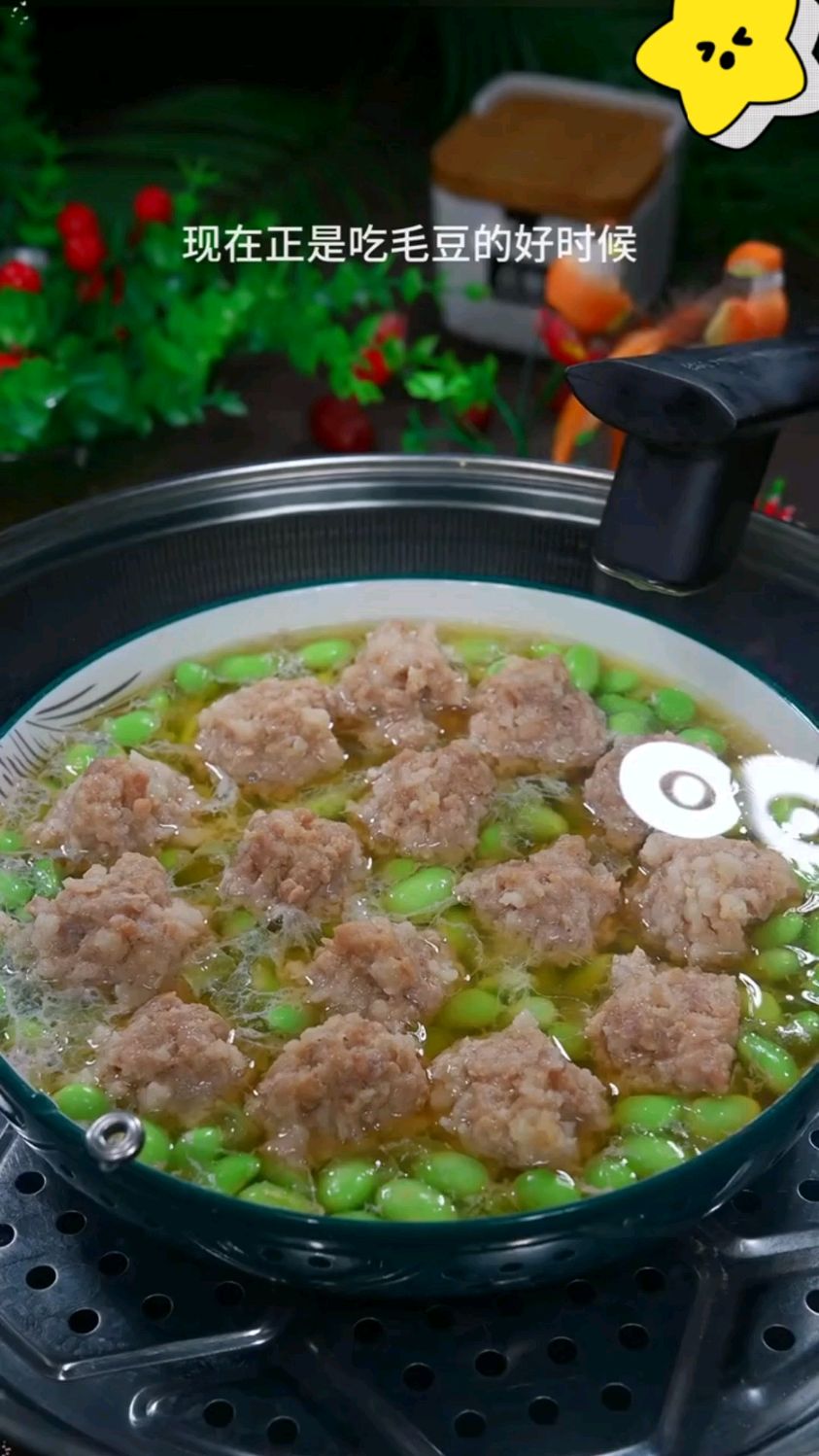 家常肉丸子蒸毛豆。