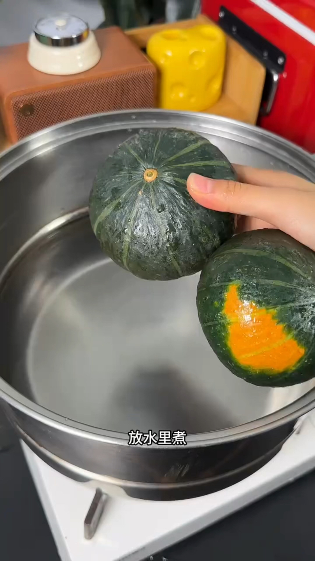 整个蒸,切开蒸,微波炉烤,贝贝南瓜到底怎么做最好吃?实测来了