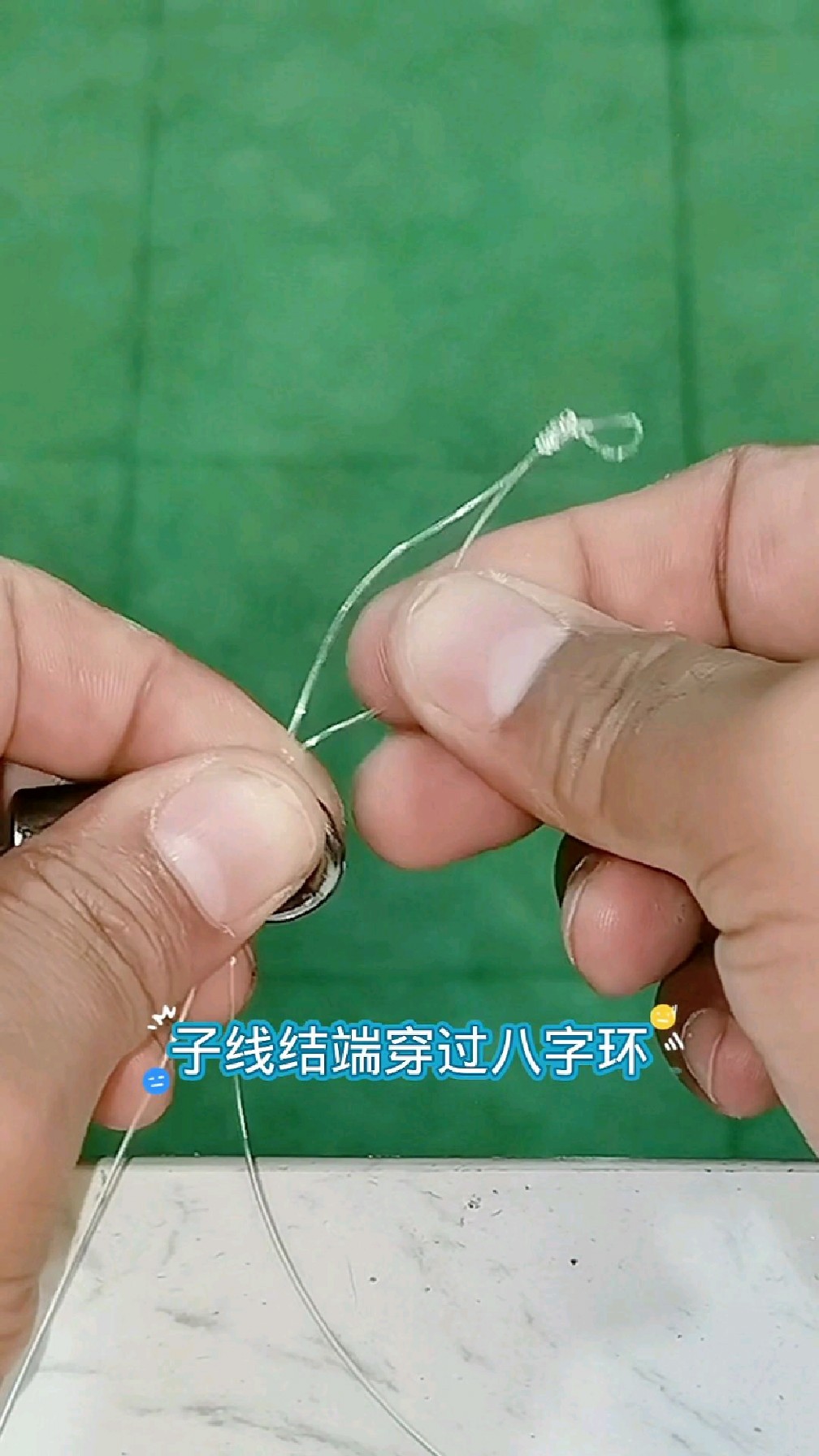 子线用马蹄扣连接8字环,鱼钩绑好可以防缠绕哦!