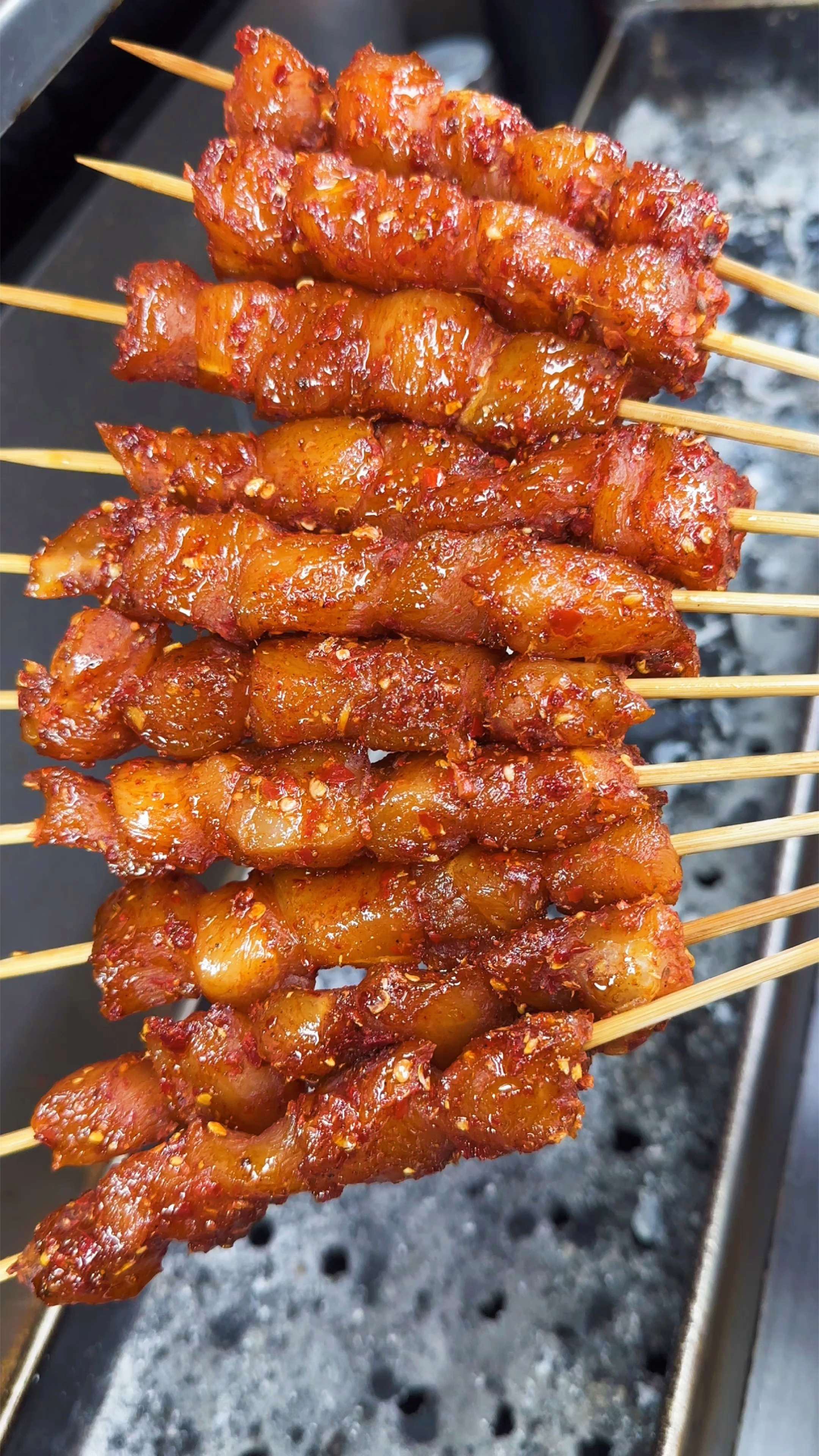 烧烤店的特色麻辣鸡肉,麻辣鲜香小味老毕了