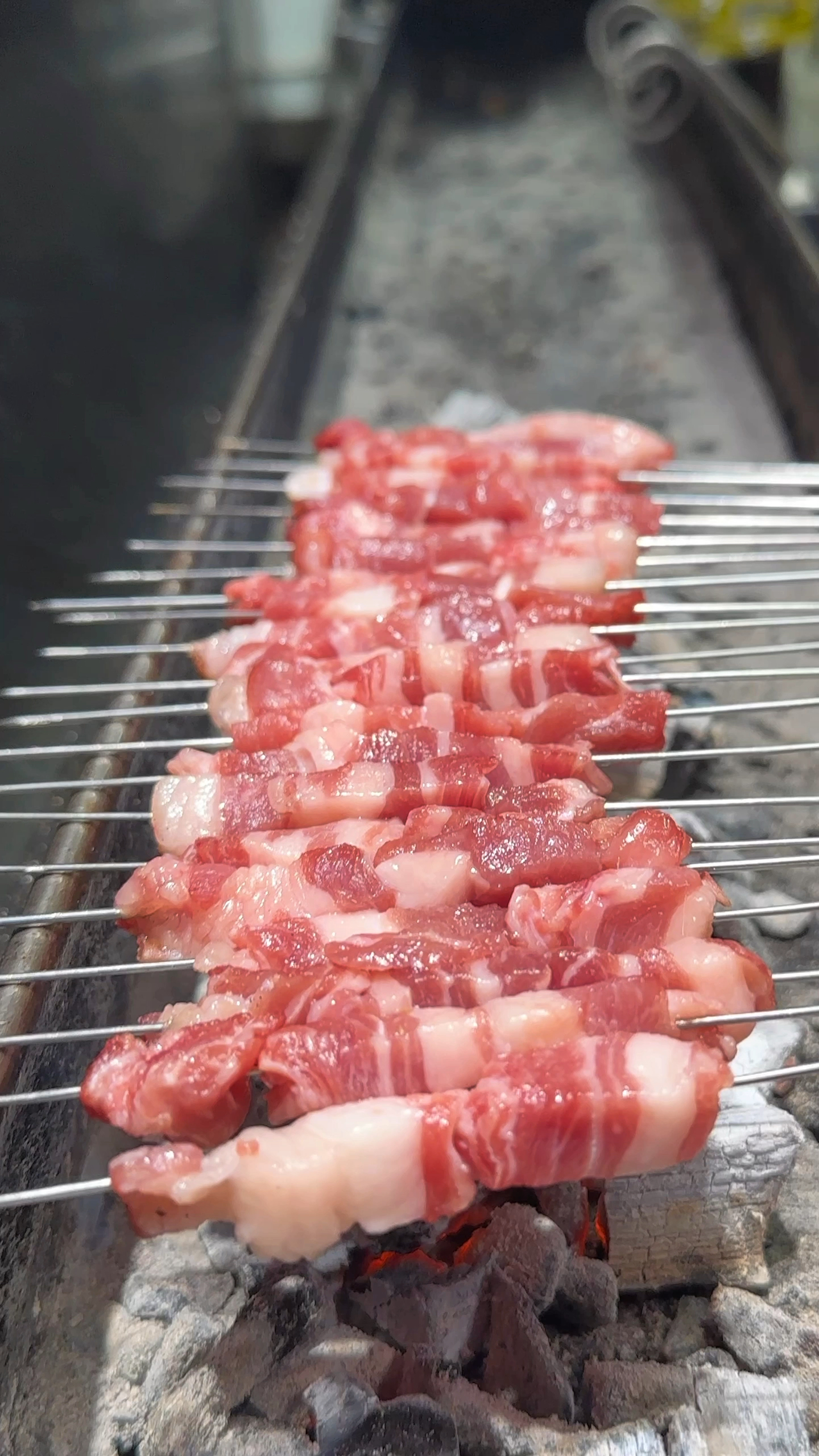 烧烤店的羊肉串到底怎么做才好吃今天一个视频教会你