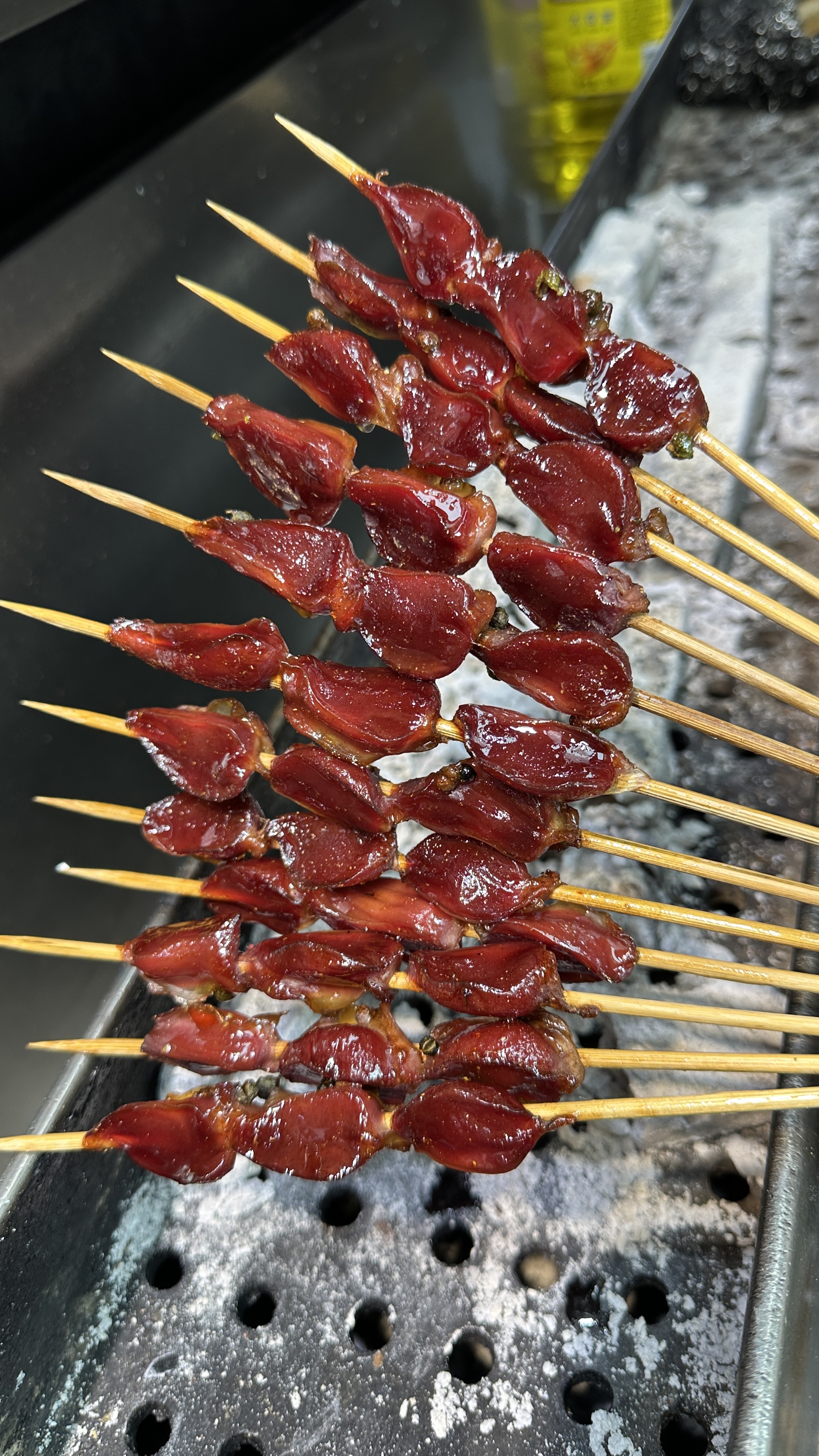 烧烤店的特色五香风干爆汁鸡胗