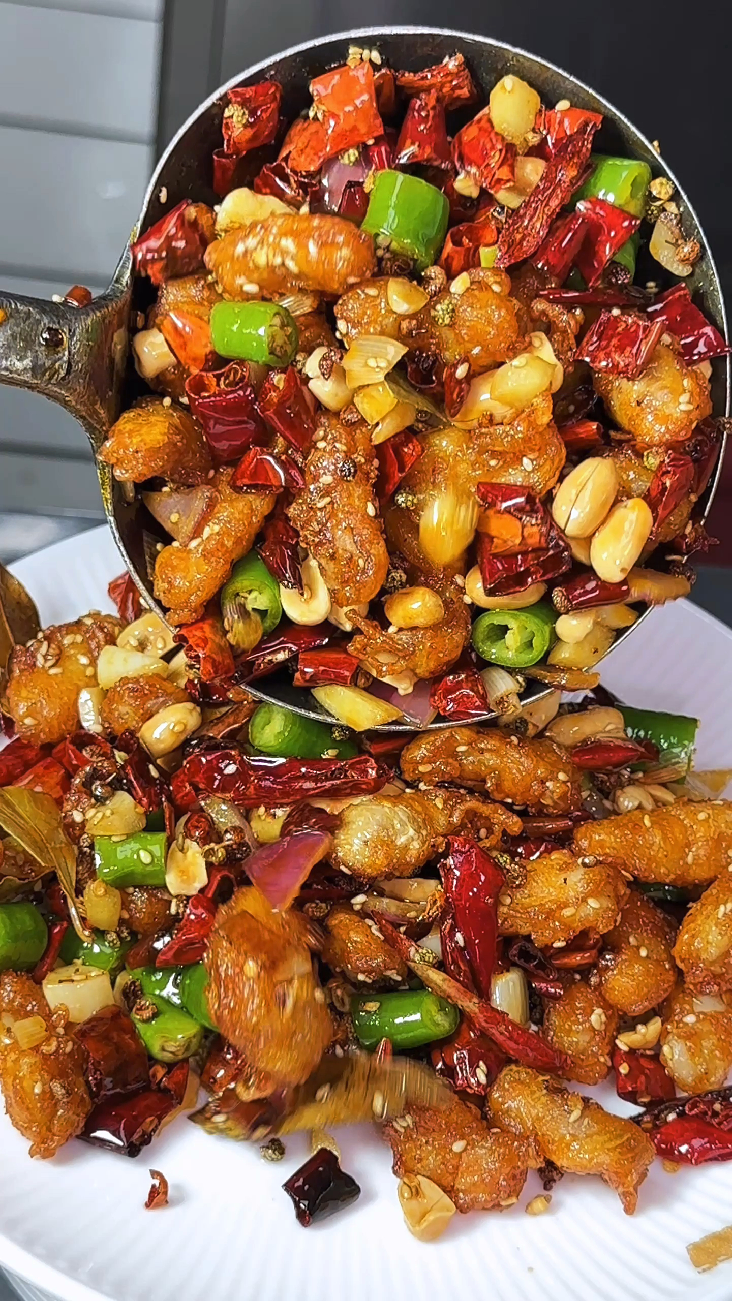 烧烤店的最佳搭配菜品辣子鸡脚筋