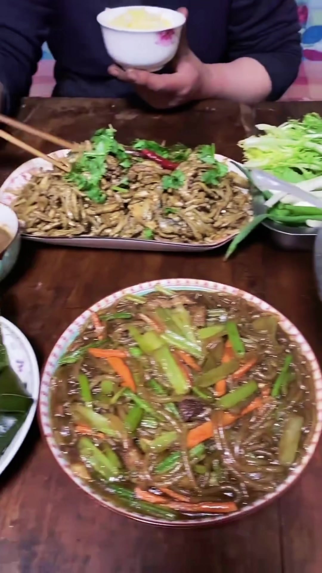 你们喜欢吃河鱼吗,河里抓的,原生态的香