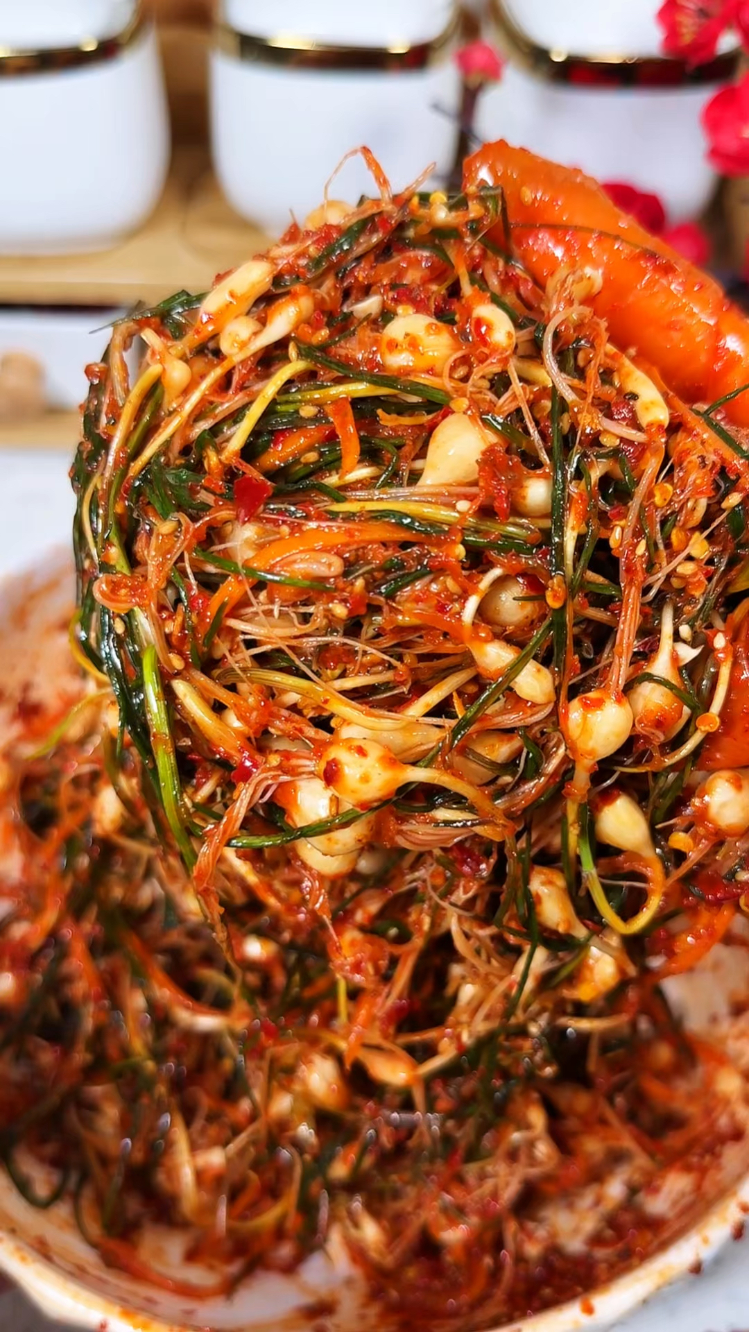 每年春天都会挖小根蒜 像我这么做小根蒜泡菜配米饭配粥太下饭了