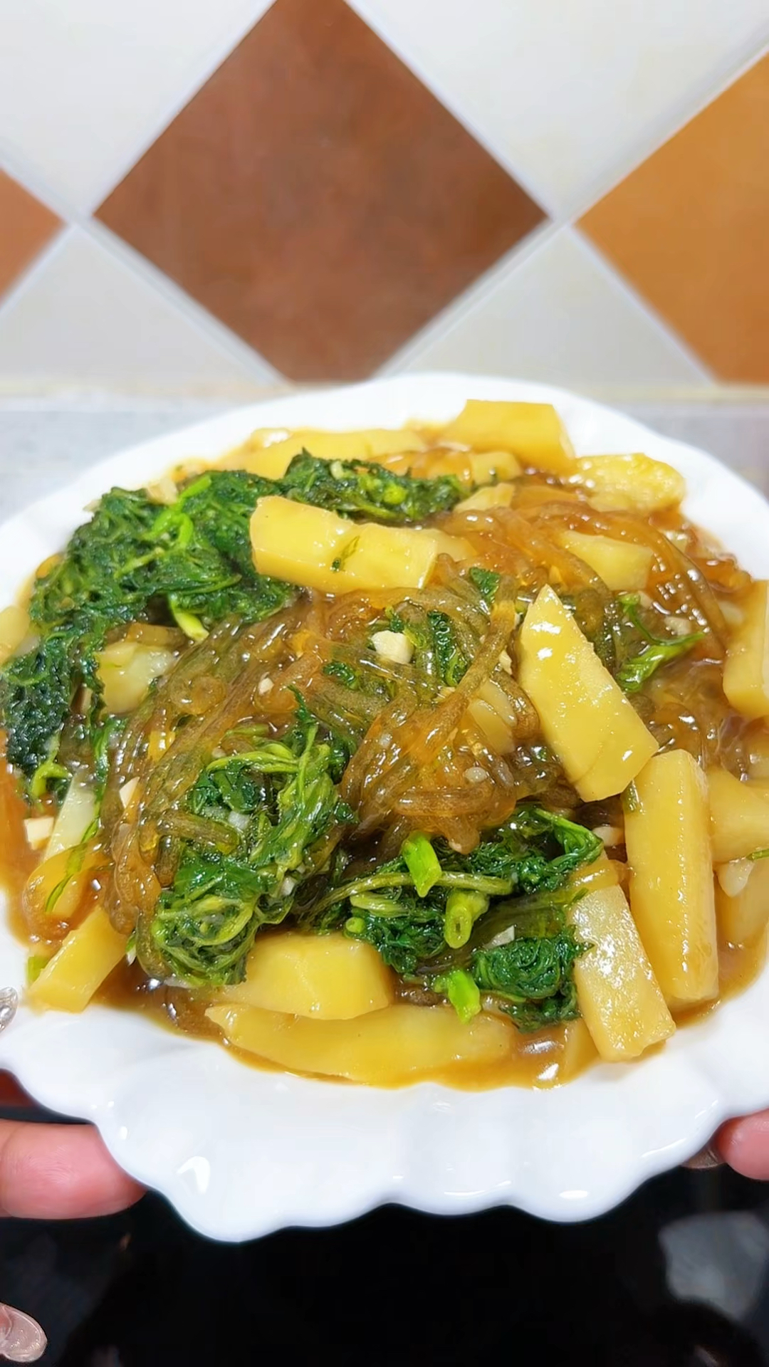 荠菜土豆炖粉条 经典家常菜配米饭绝了 荠菜的神仙吃法