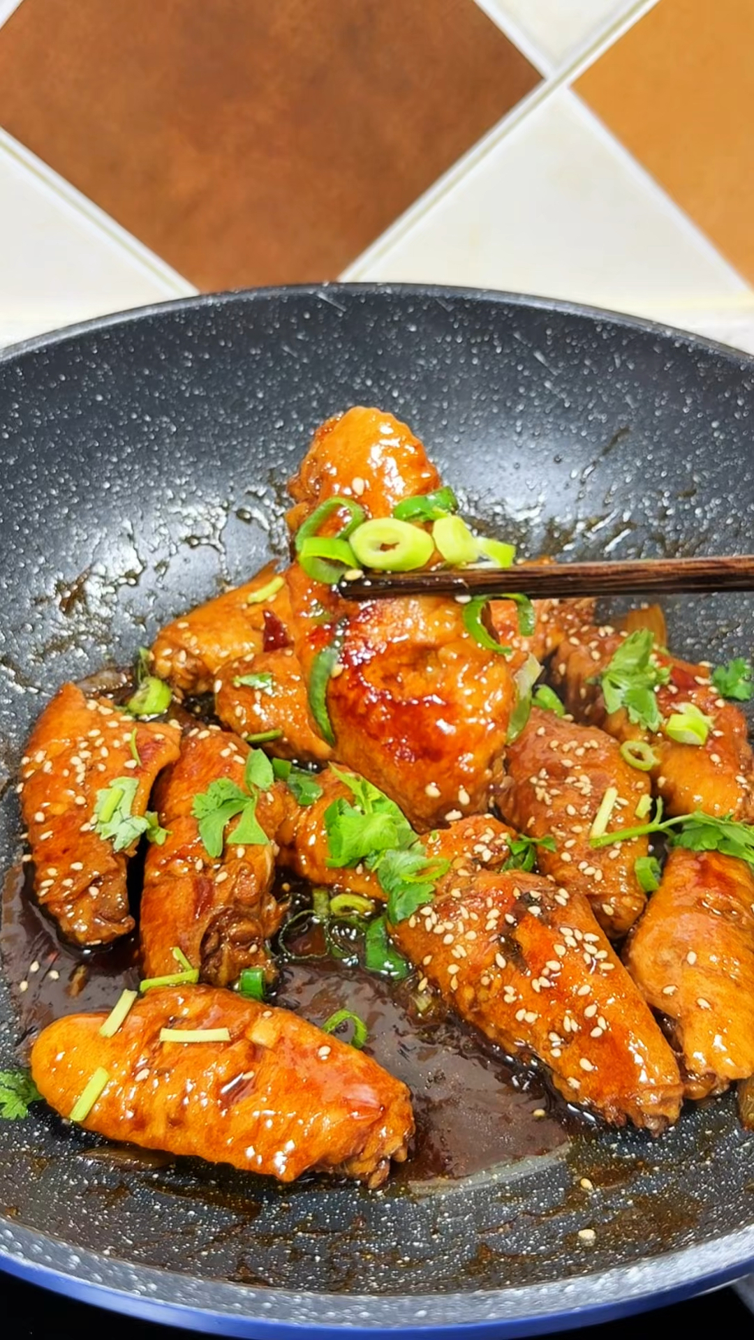 鸡翅买回来像我这么做个红烧鸡翅 做法简单厨房小白也能轻松复刻