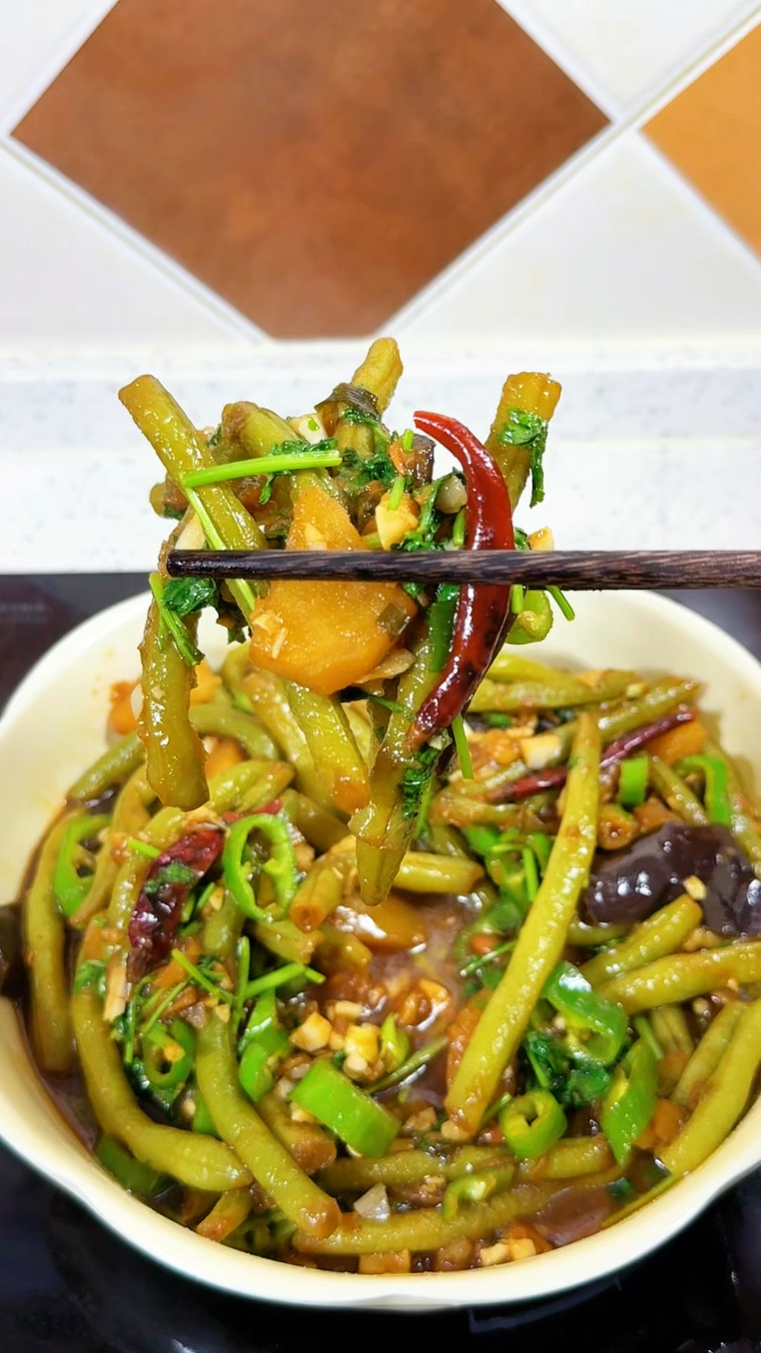 东北经常吃的家常菜 土豆豆角炖茄子 像我这么做配米饭绝了