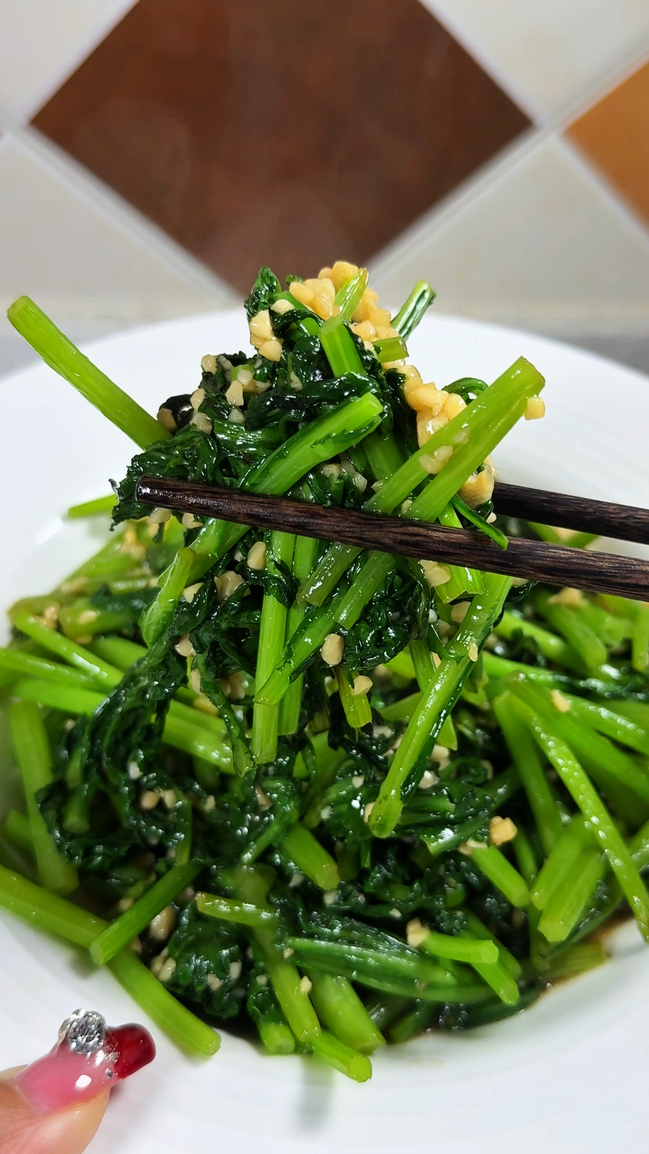 不用炒没有油烟三分钟做一道好吃的水油焖菜蒜蓉茼蒿做法简单