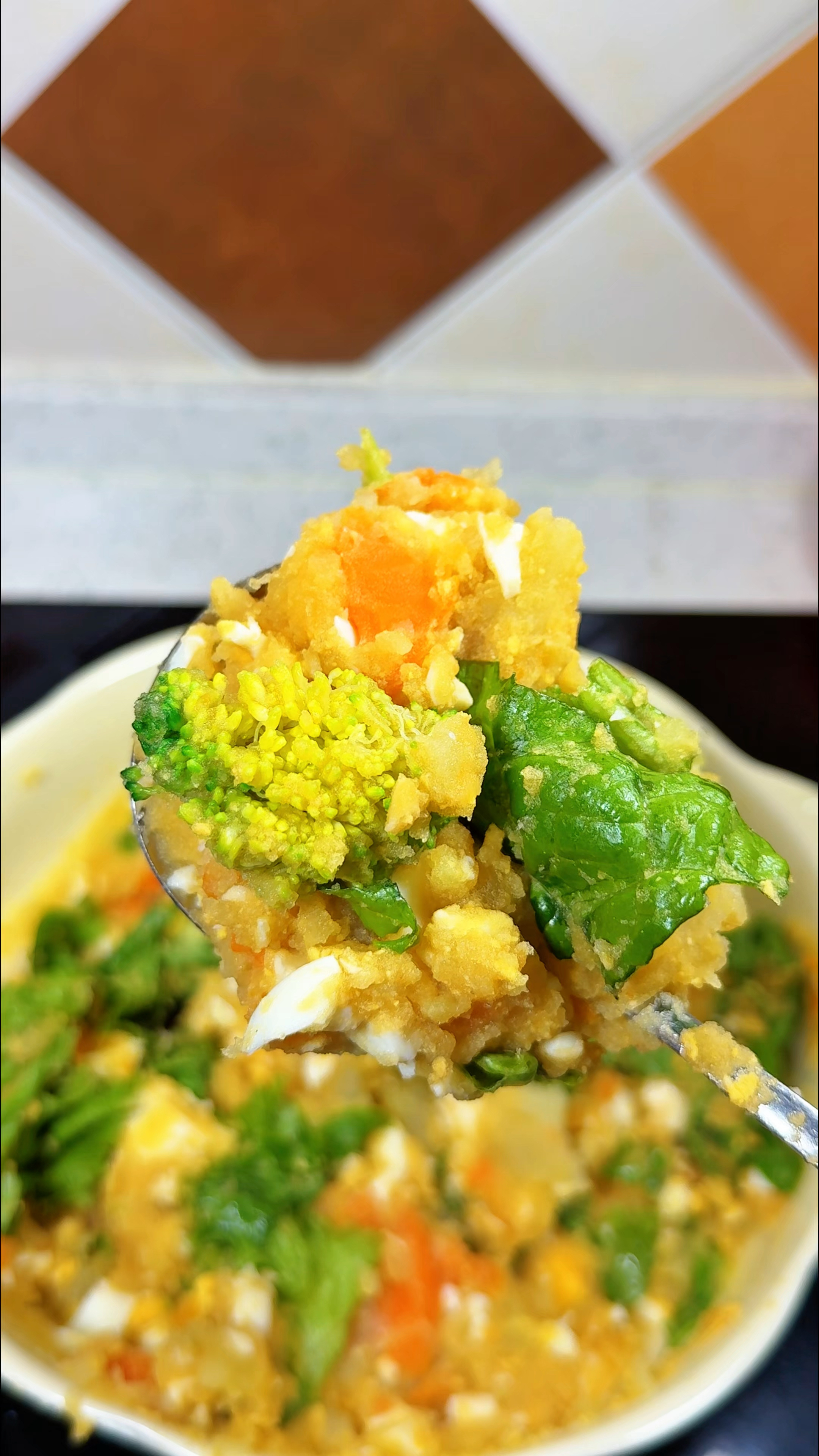 一个土豆两个鸡蛋几片生菜简单一拌管理期当主食吃低卡健康又好吃