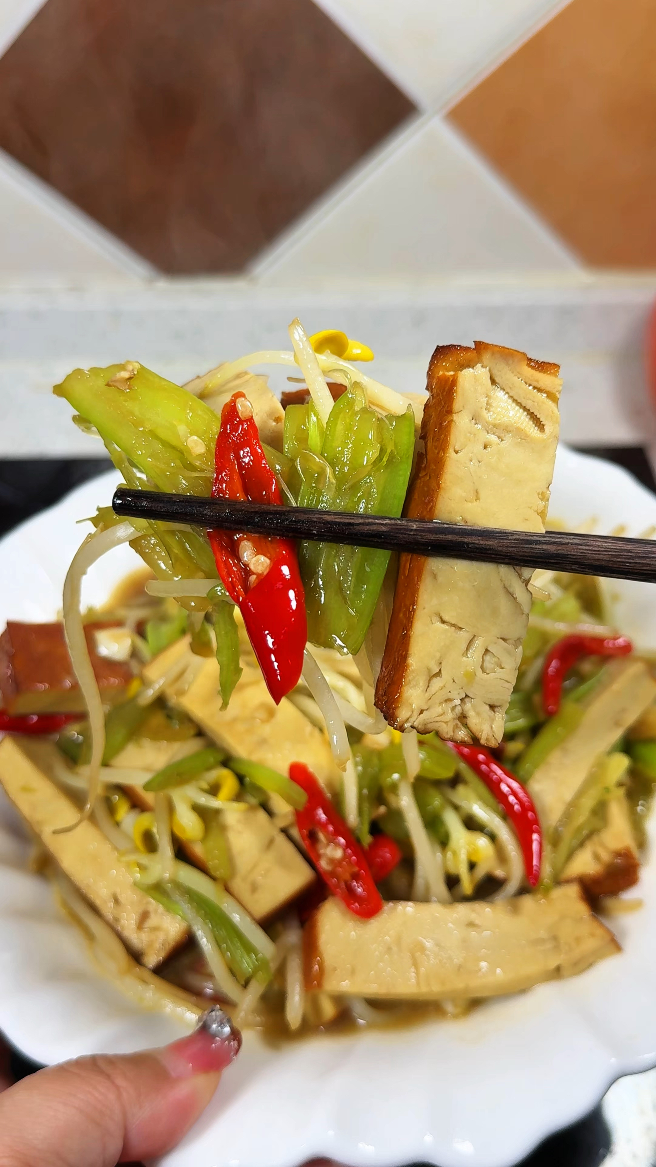 芹菜素鸡炒豆芽 不管是配米饭还是卷饼都嘎嘎好吃
