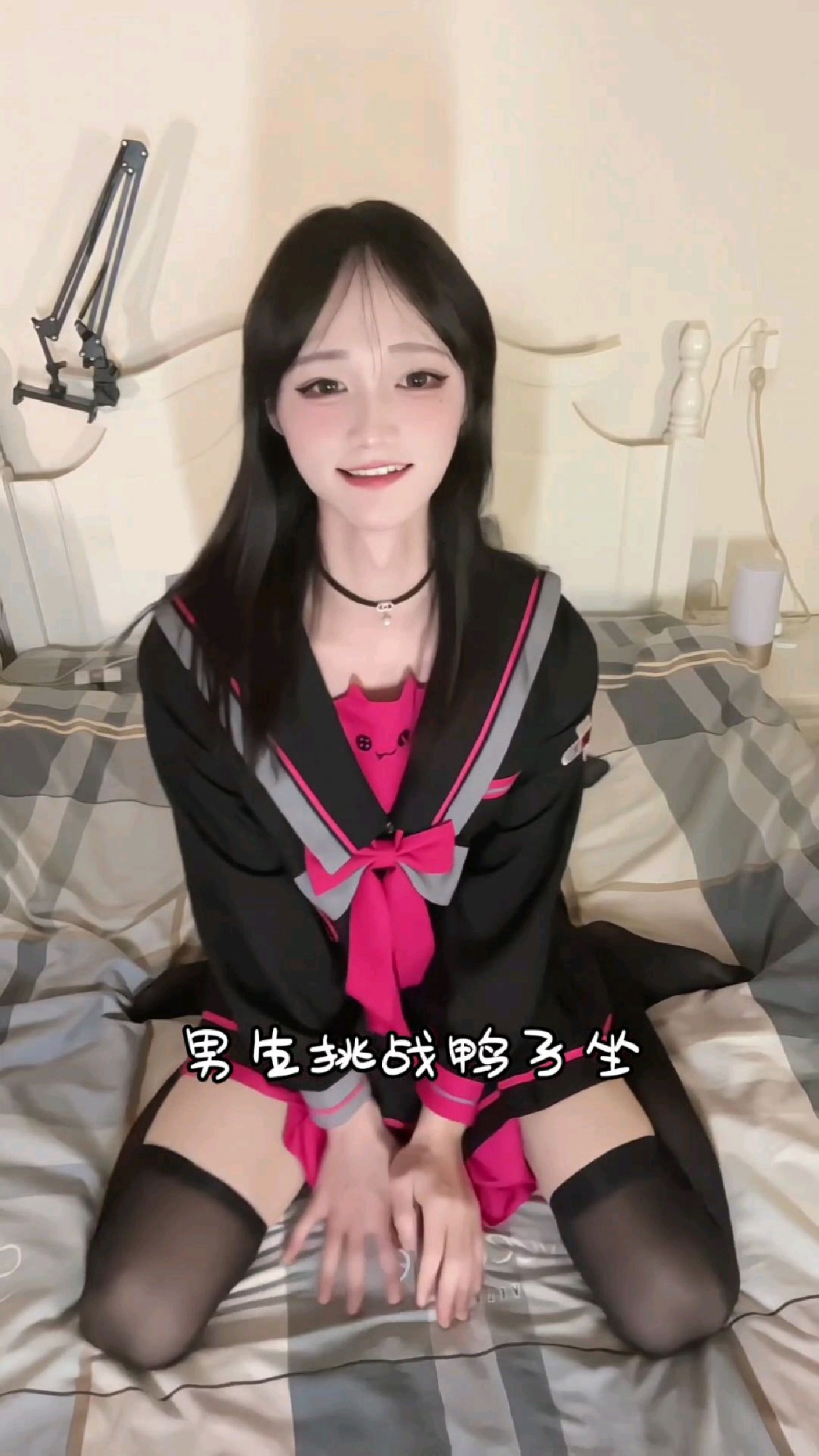 男孩子挑战鸭子坐