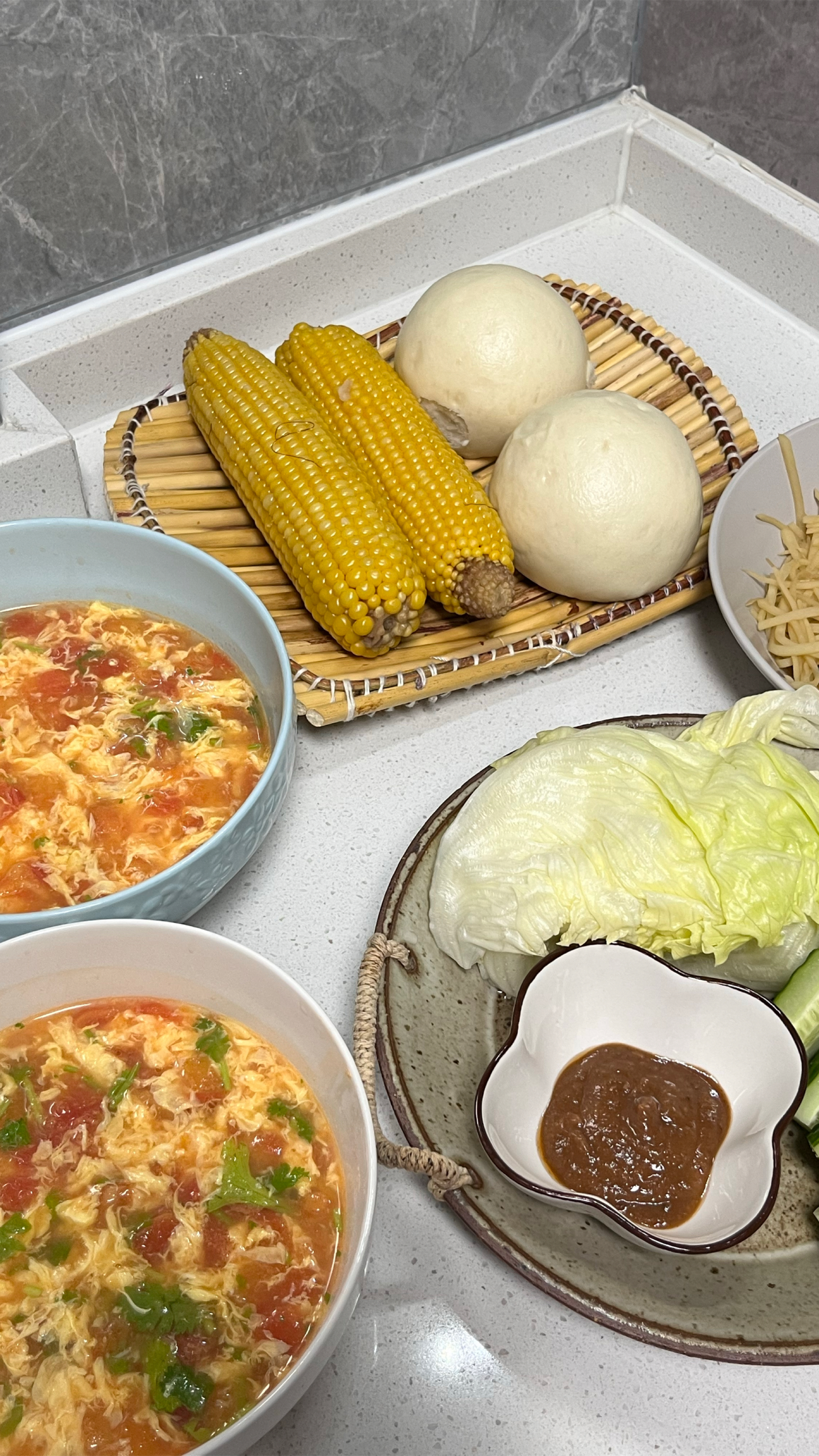 蒸一锅麦香十足的馒头,搭配两个小菜,家常饭菜这样就很好