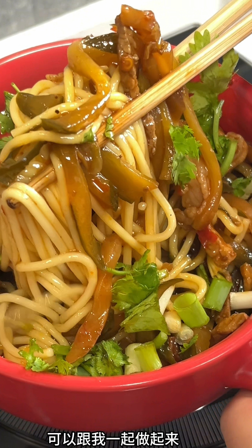 酸黄瓜肉丝面的详细做法，酸辣开胃真过瘾