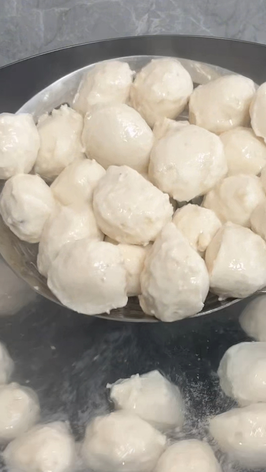 鸡肉丸子这样做才好吃,Q弹有嚼劲,比买的好吃多了