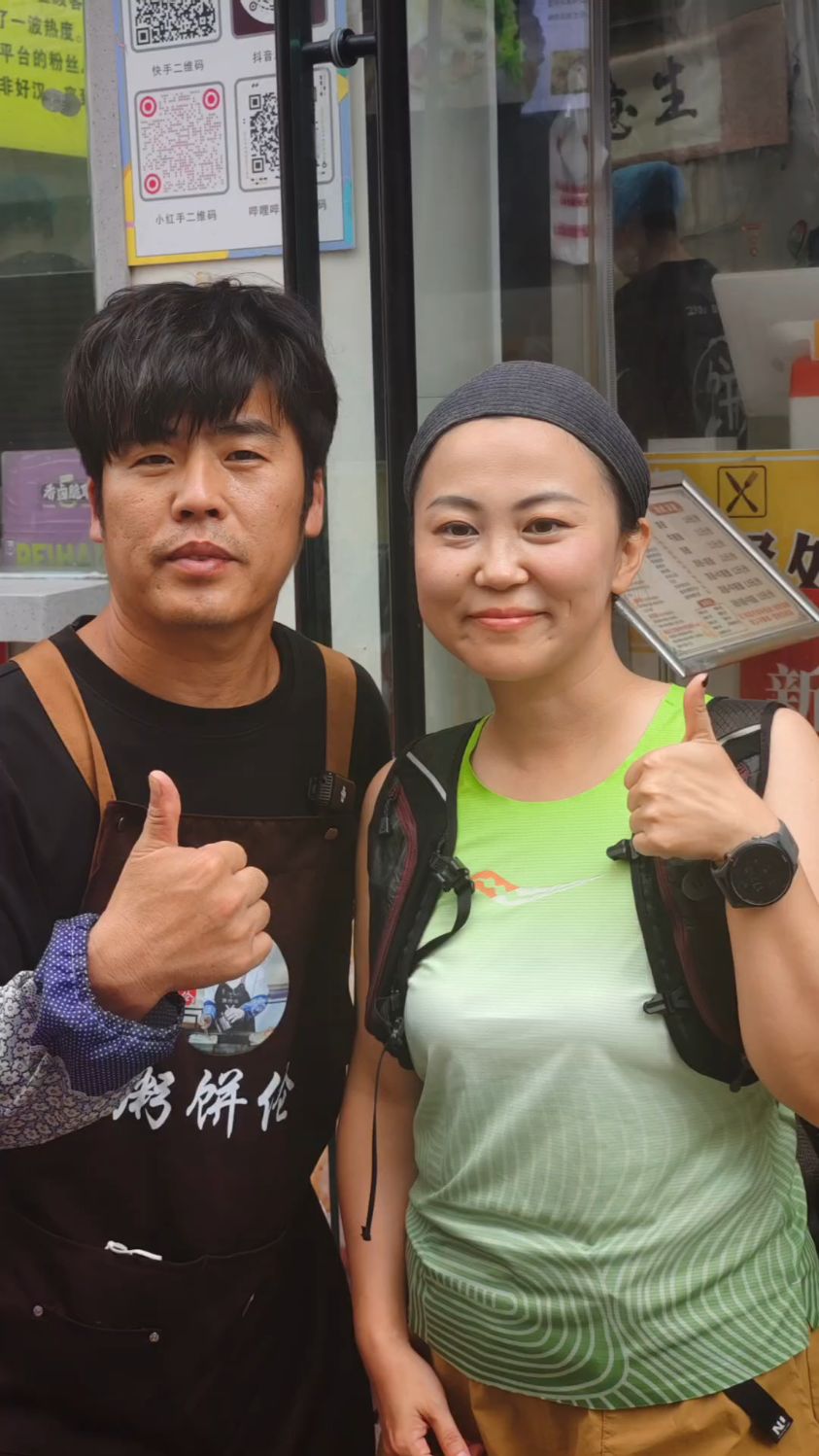 周杰伦天津分伦卖鸡蛋灌饼,10元一套,粉丝每天来打卡#周杰伦#