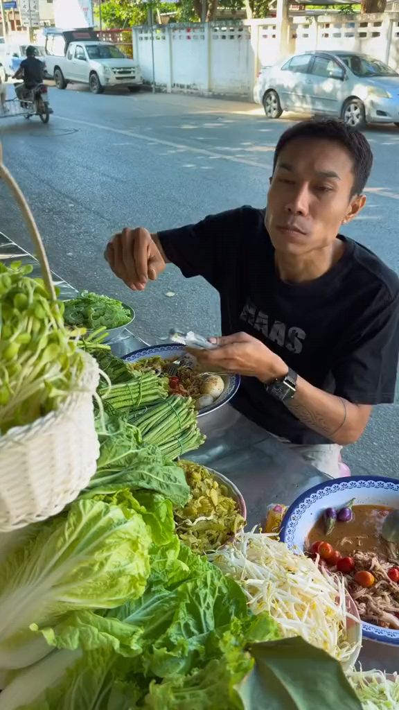 泰国街边特色米线,蔬菜随便吃