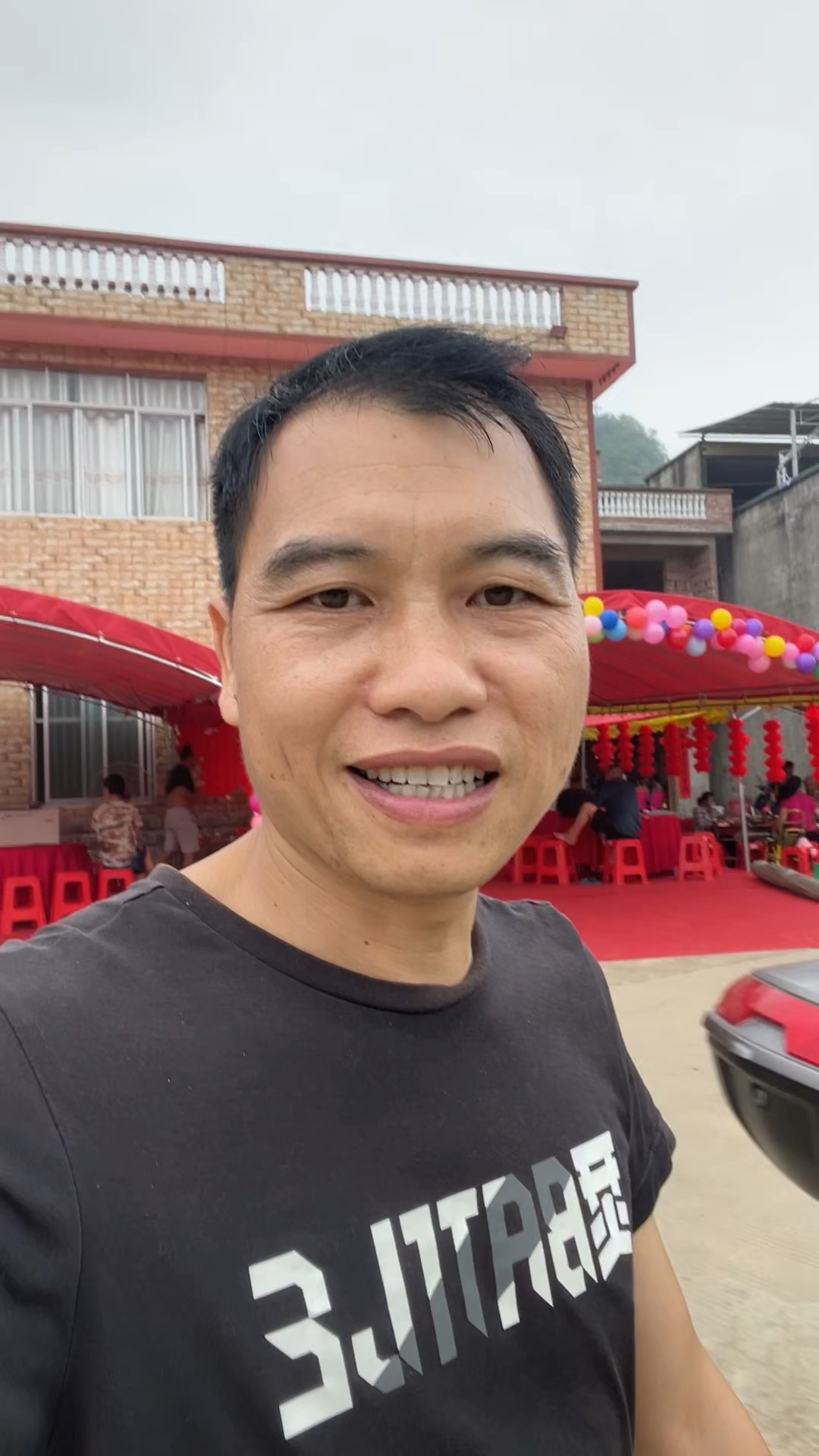 宝宝今天周岁宴好热闹,一早就开始忙了