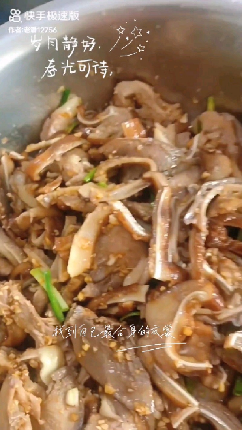 刘小哥传统美食,招牌菜“凉拌猪杂、炒豆角、鸡汁腐竹、菠菜粉丝