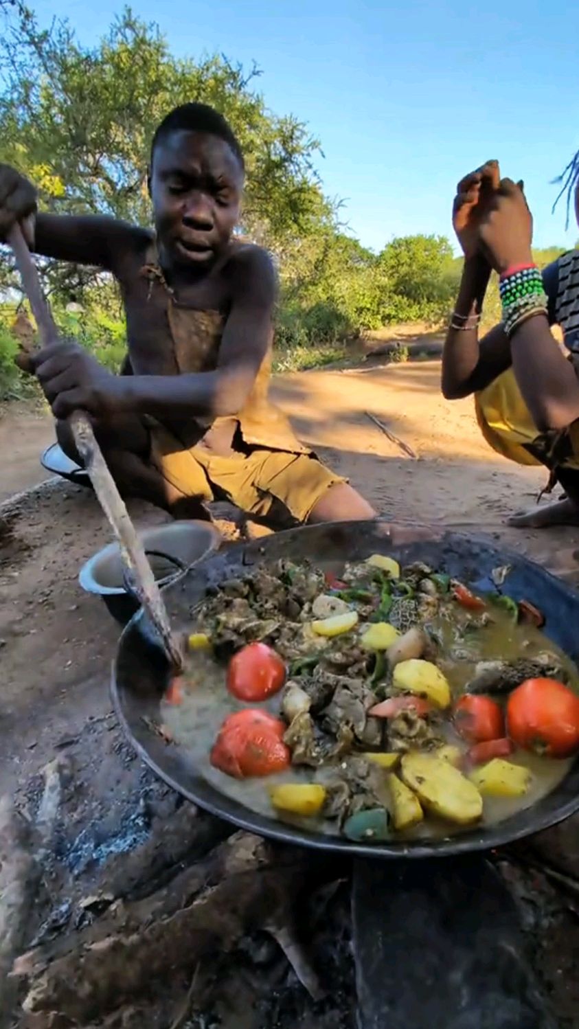 嘟嘟做的肥肠金汤锅,快请你最好的朋友来吃