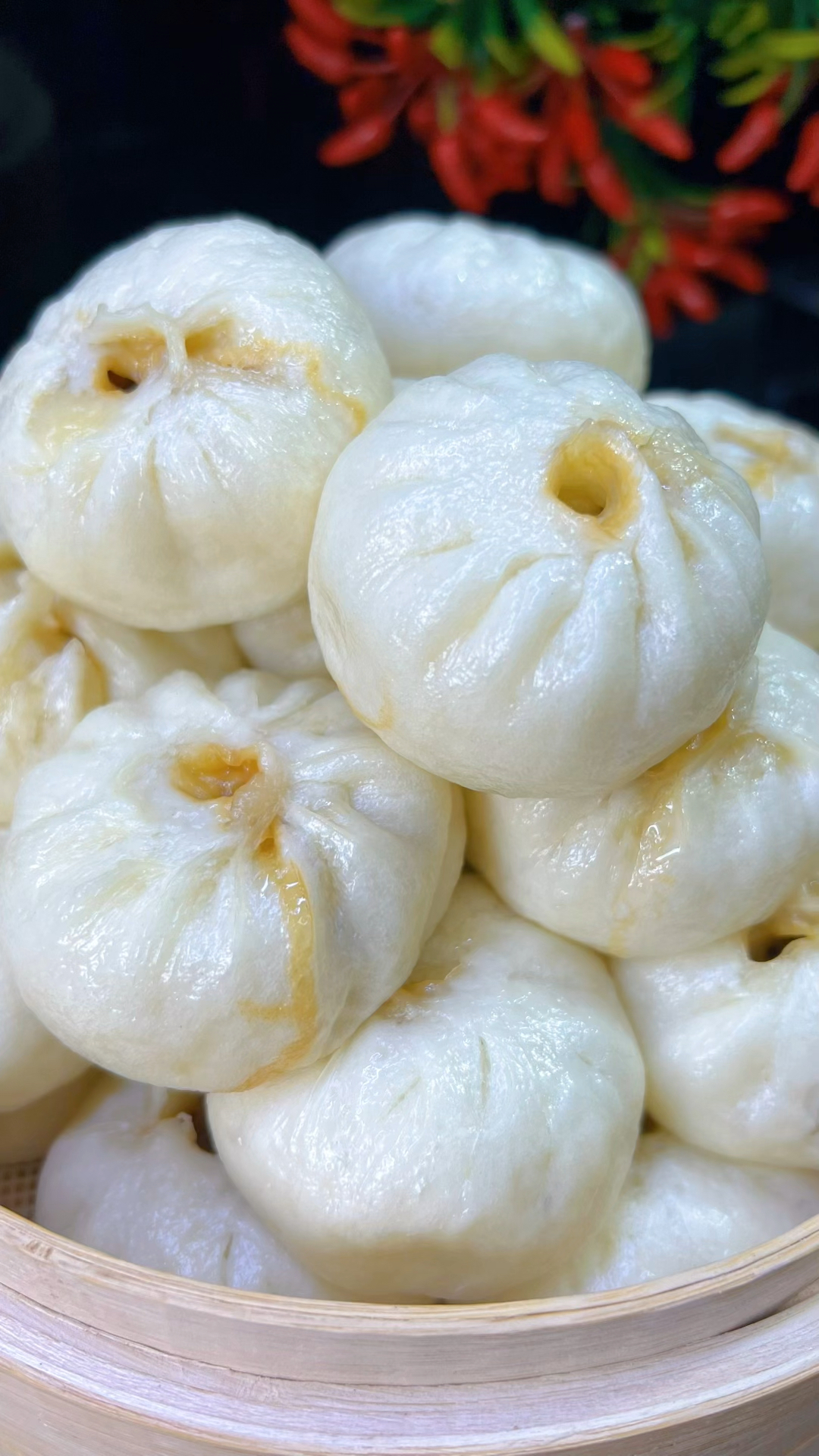 孩子想吃小笼包别去外面买了,教你在家简单2步搞定,松软透油香