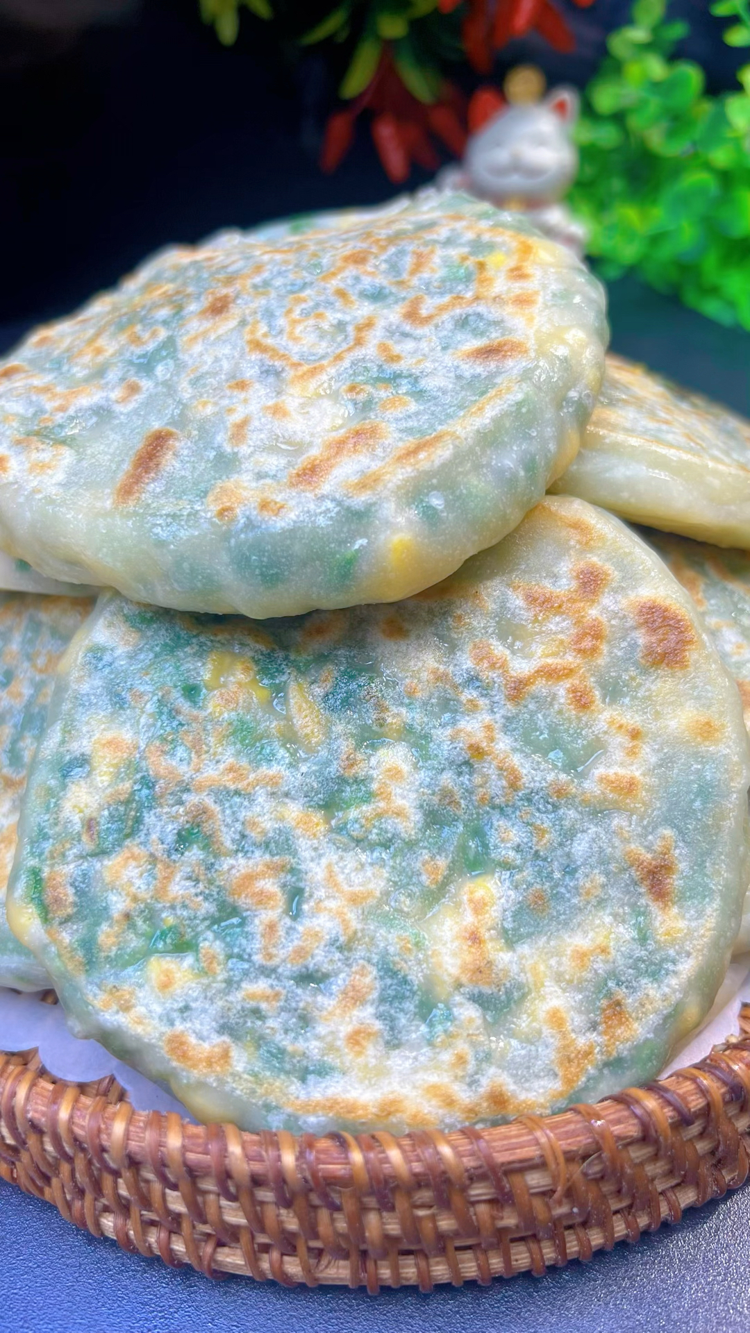 不烫面不擀面,只需筷子搅一搅做的韭菜盒子,薄皮大馅味鲜美