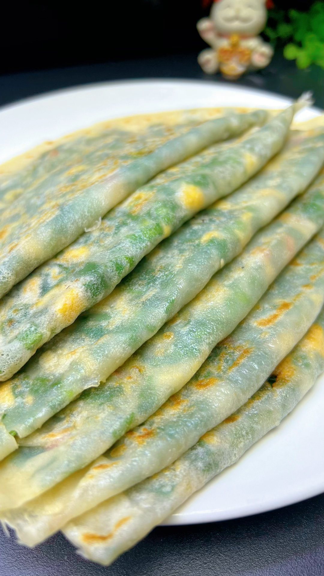 不和面,早起10分钟就能做的韭菜盒子,个个皮薄大馅味鲜美,太香