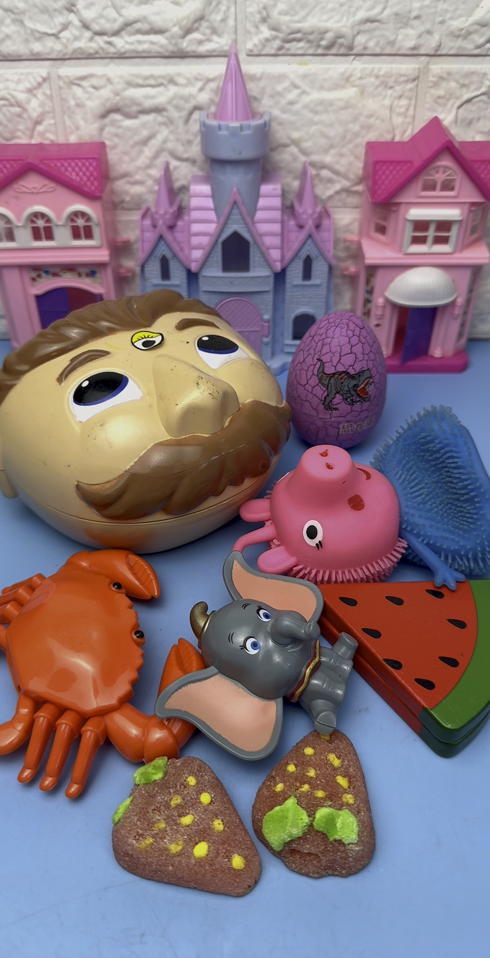 大嘴巴爷爷乱吃东西牙都掉了