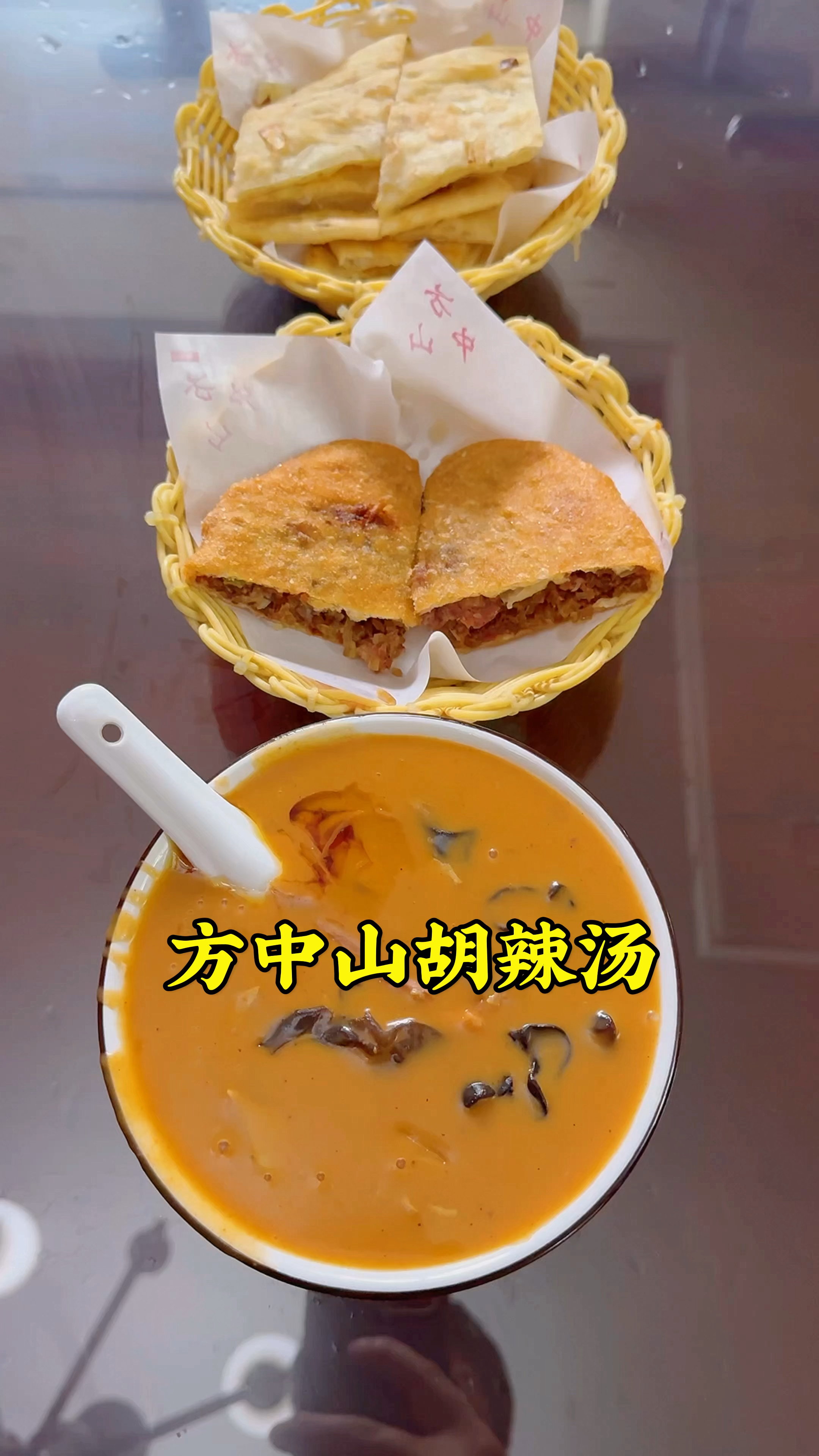 方中山胡辣汤太辣了，又贵又难喝，为啥天天那么多人排队吃？