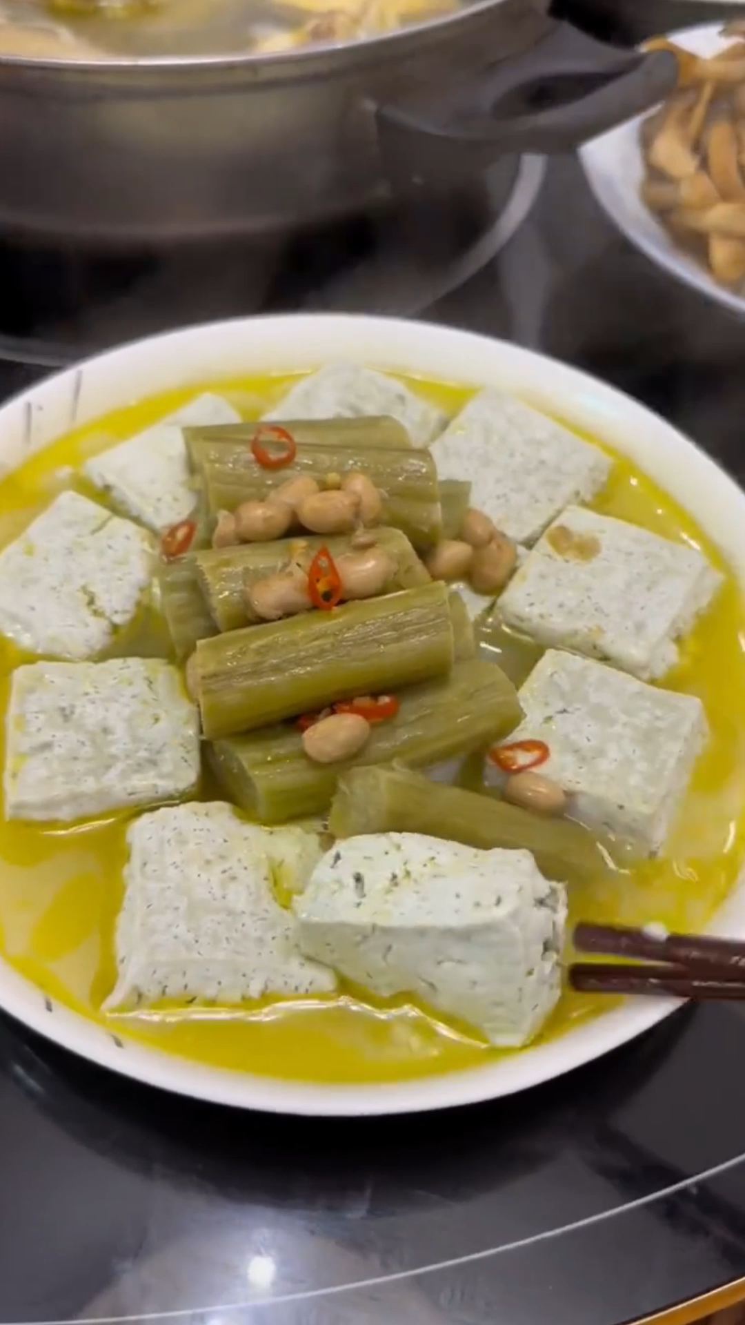 浙江绍兴美食霉苋菜梗,和臭豆腐一起做蒸双臭,配米饭吃,太香了