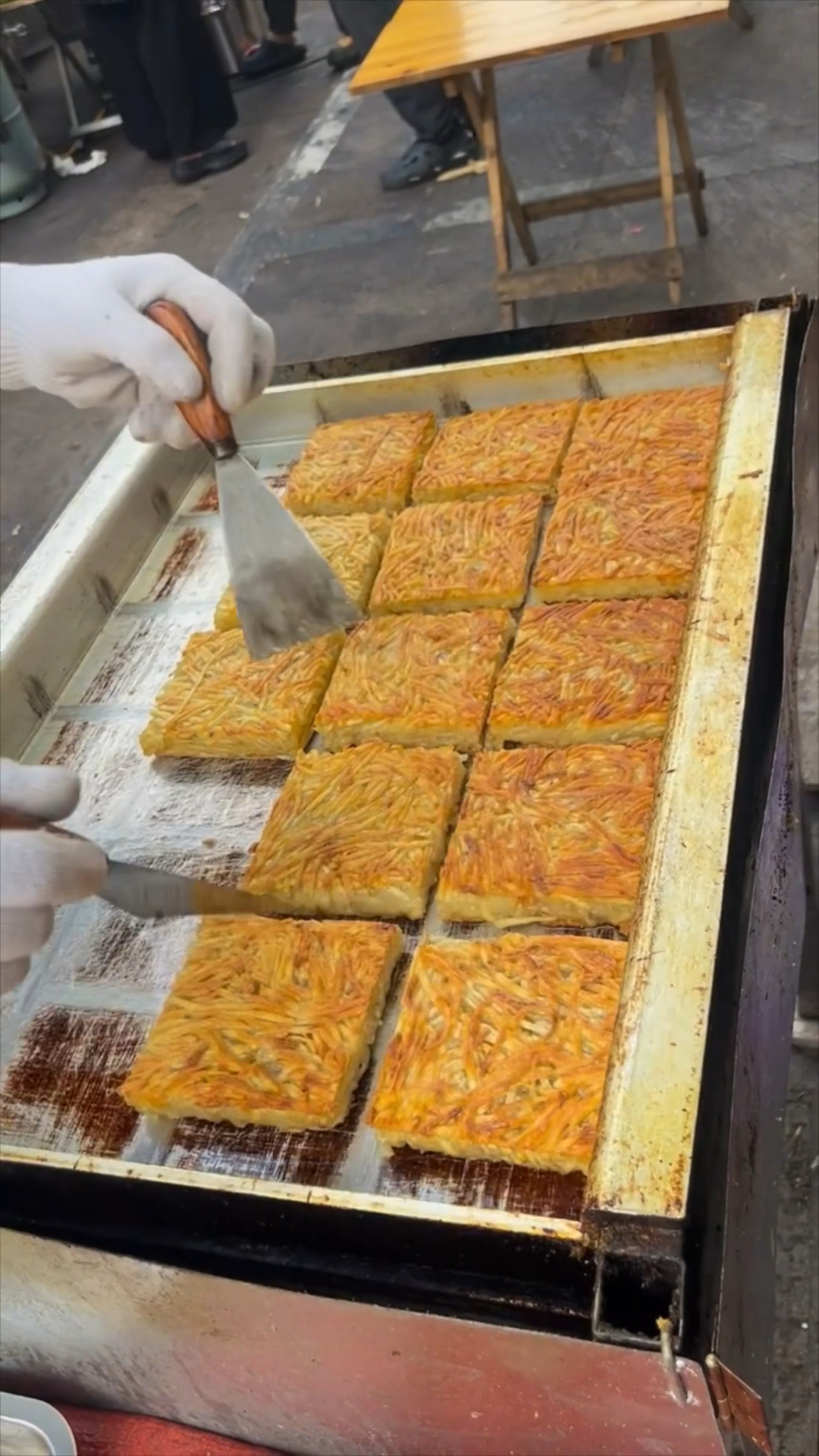 网红美食黄金土豆丝饼,五元一个,外焦里嫩,咬一口根本停不下来