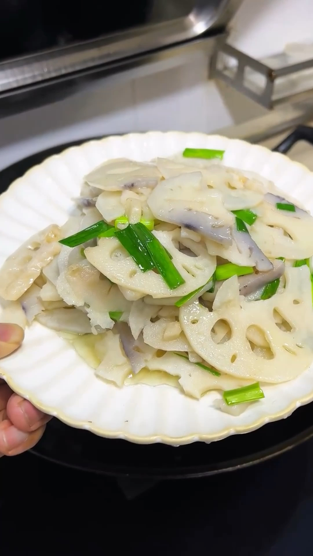 寻味处暑节气美食,给媳妇做个清炒莲藕,简单又美味,好吃还不胖