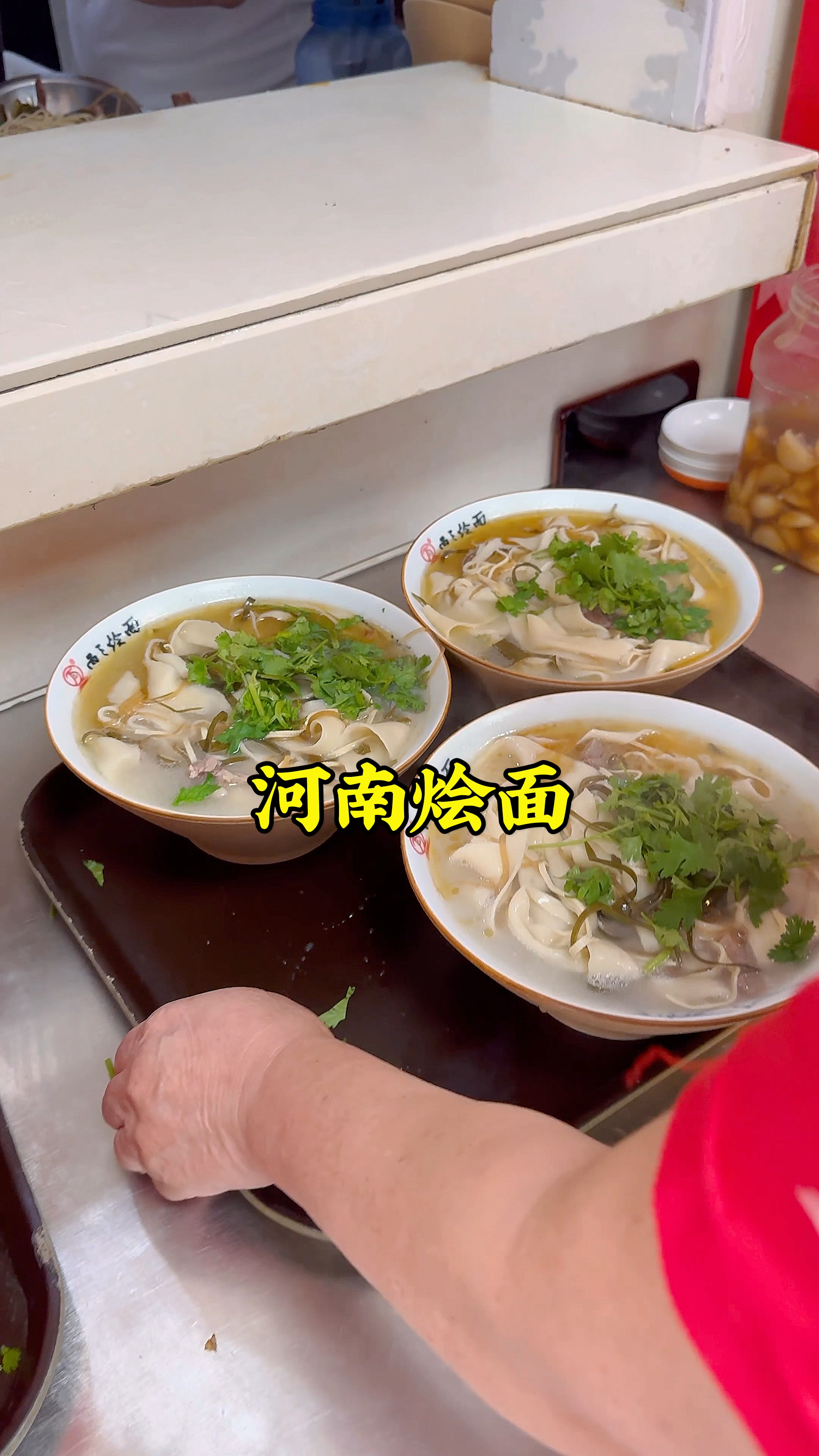 七夕节来河南,带女朋友吃个羊肉烩面,汤鲜肉香面筋道,得劲的很