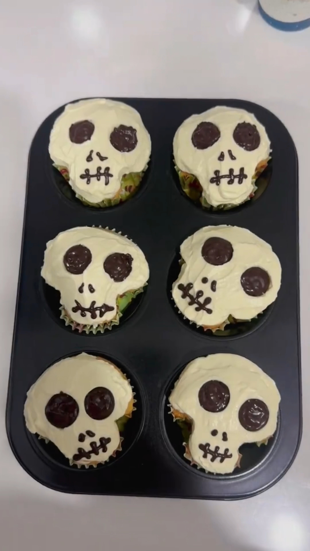 万圣节在家做个骷髅蛋糕，巧克力风味，好看又好吃，小朋友超喜欢