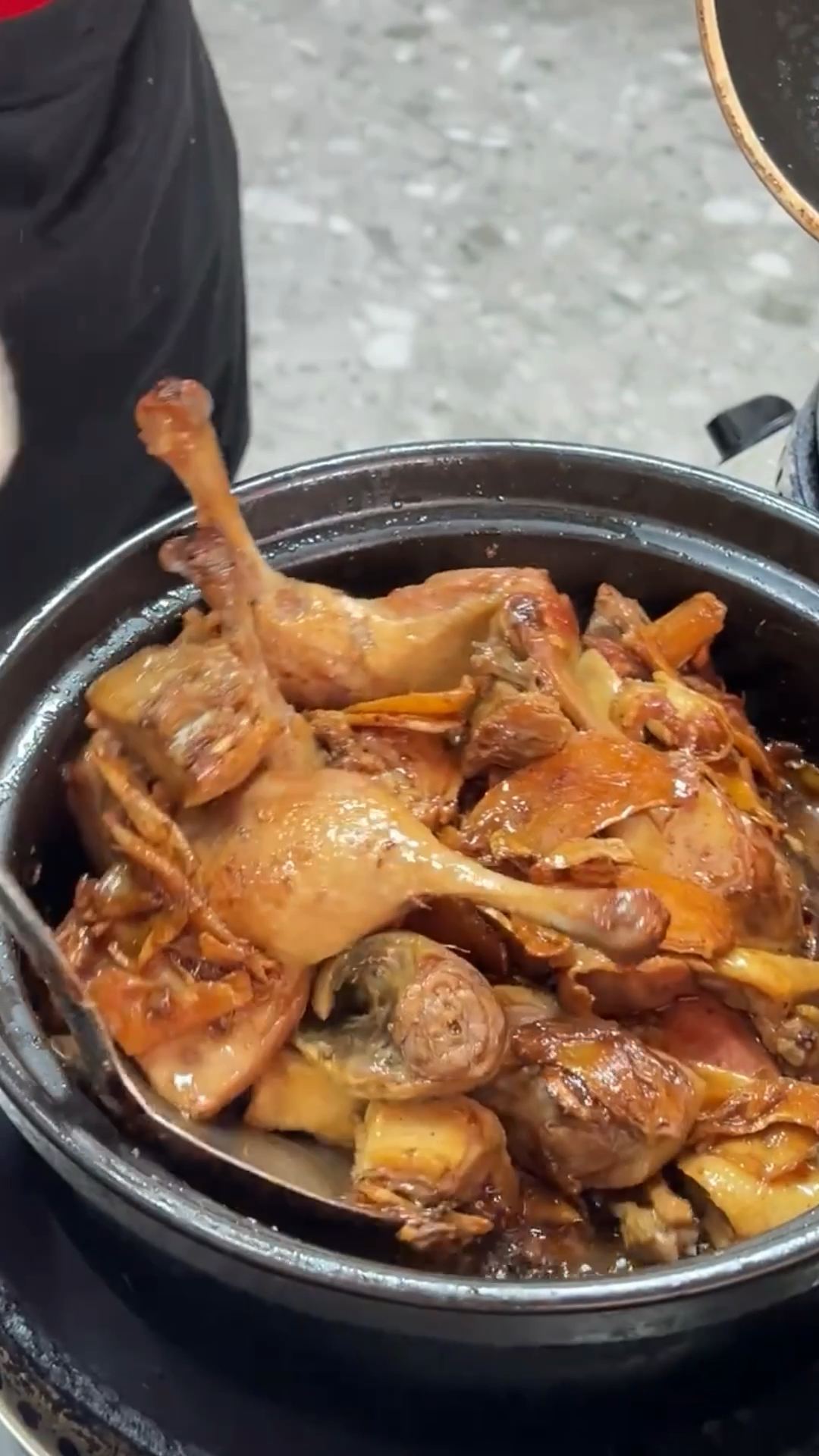 寻味冬至节气美食,吃个福建美食姜母鸭,姜味浓郁,鸭肉软烂脱骨