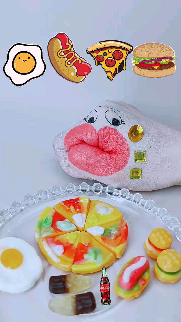 趣味美食,煎蛋果冻和披萨软糖,还有热狗和汉堡,超豪华套餐哦