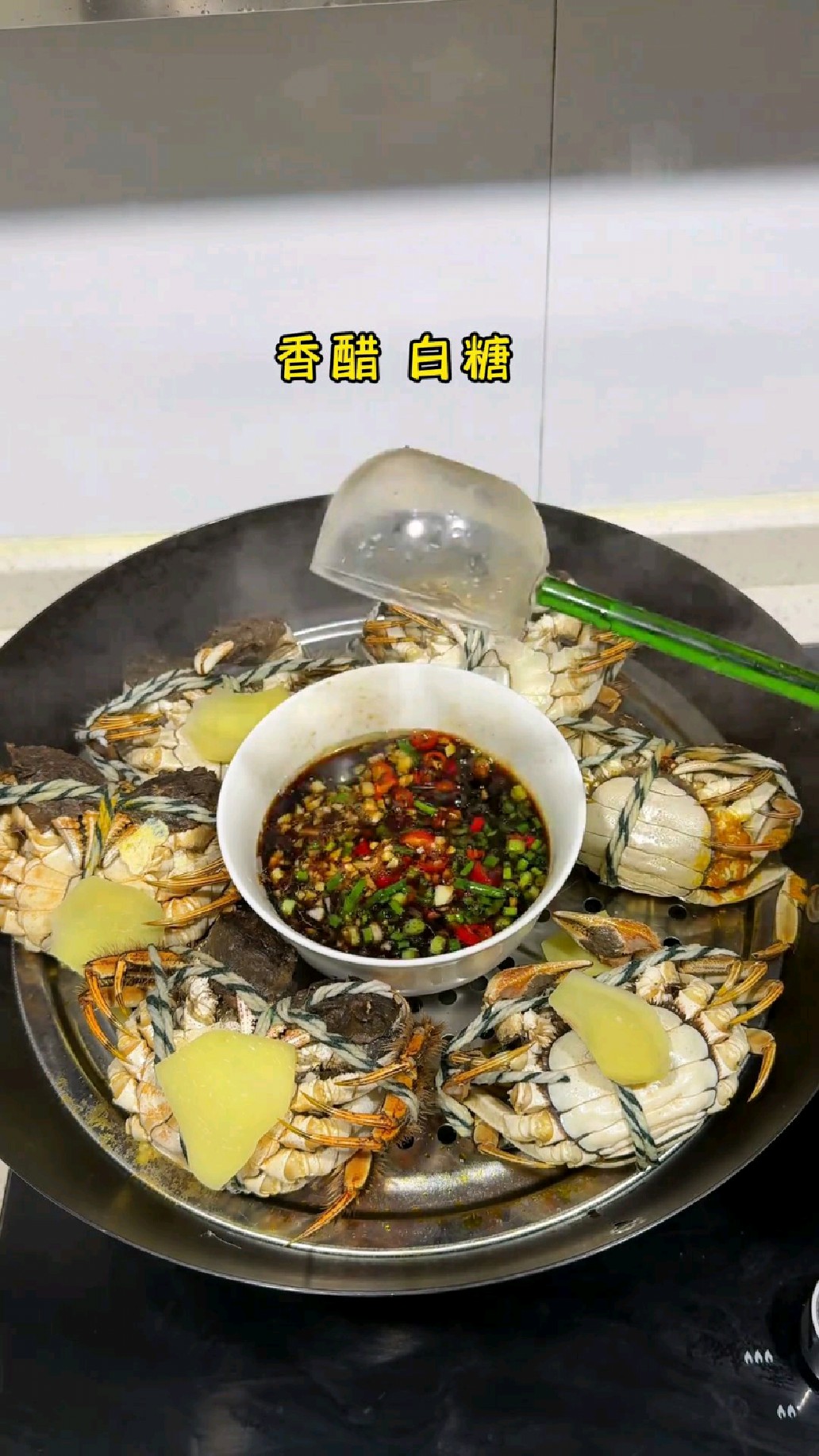 清蒸大闸蟹,我认为是最简单最好吃的做法,鲜嫩入味全家都爱吃