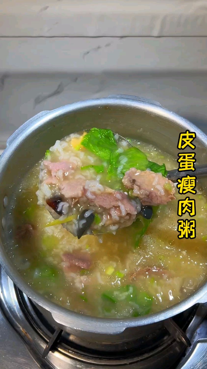 做法简单，非常鲜美好喝的#皮蛋瘦肉粥 天冷了来一碗全身暖呼呼