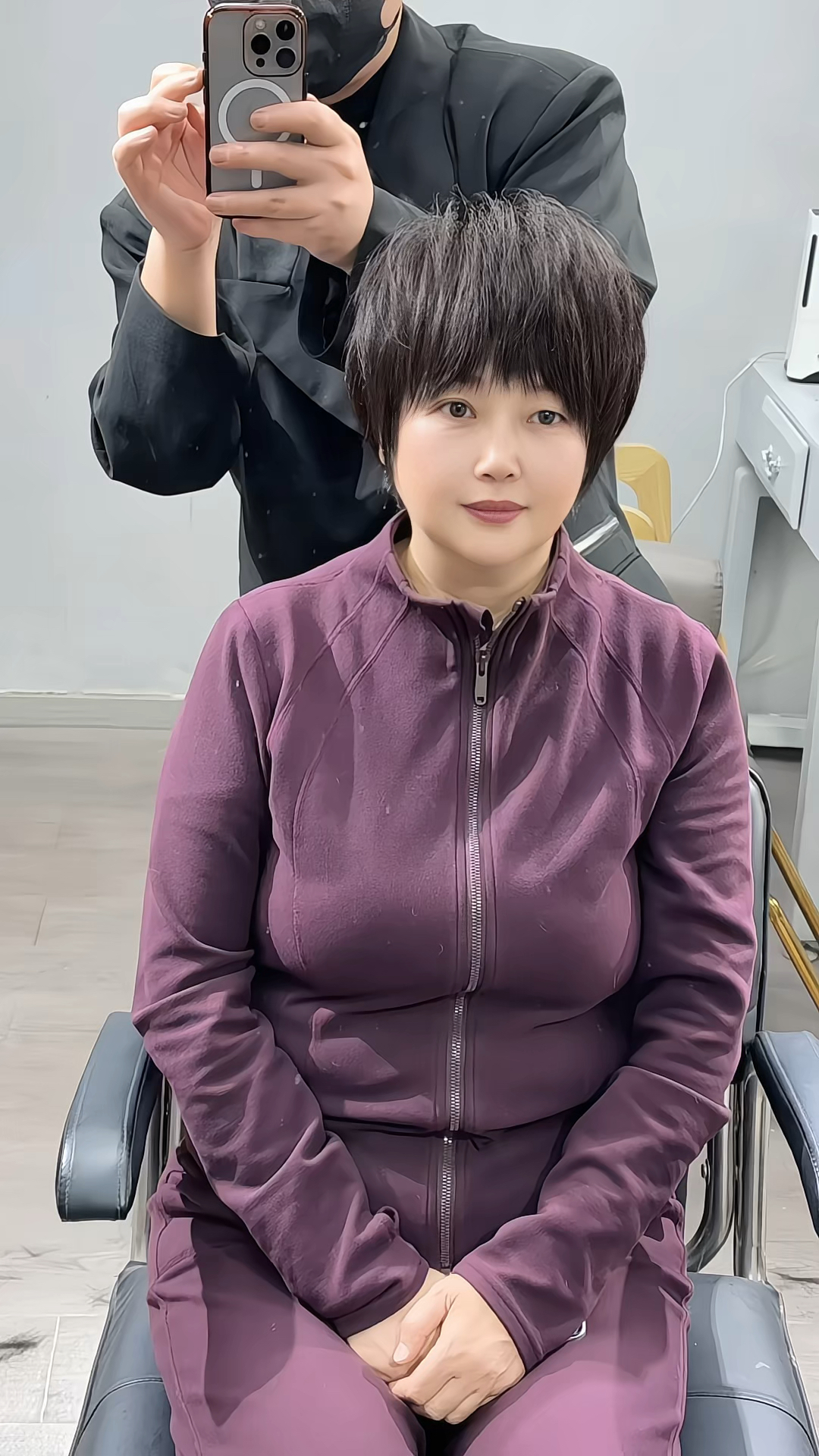 短发烫头发后很有气质头顶蓬松修饰头型脸型