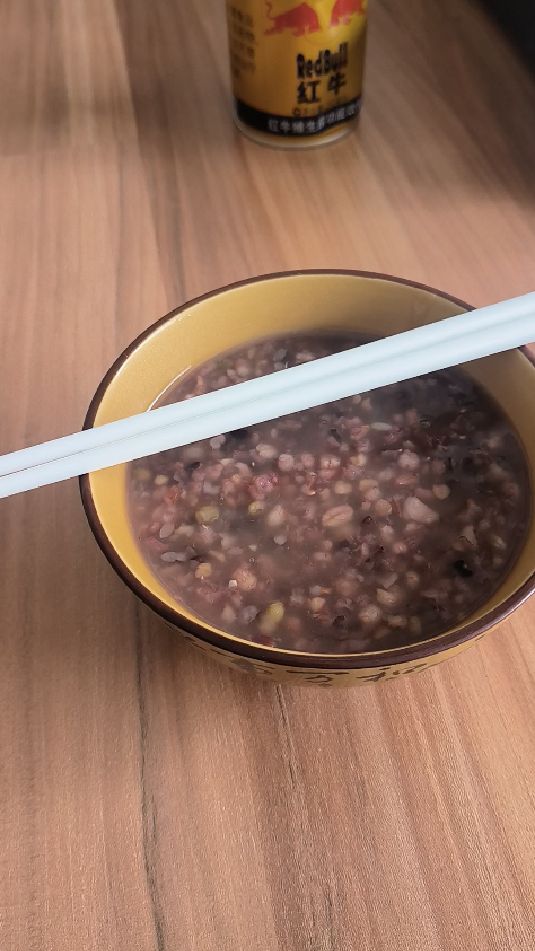 红糖加八宝粥,自己亲自熬制,好香甜哦,健康才是最大的财富