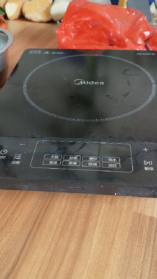 电磁炉没有发出滴滴滴的声音,就是这个q1201短路了,更换赚50块