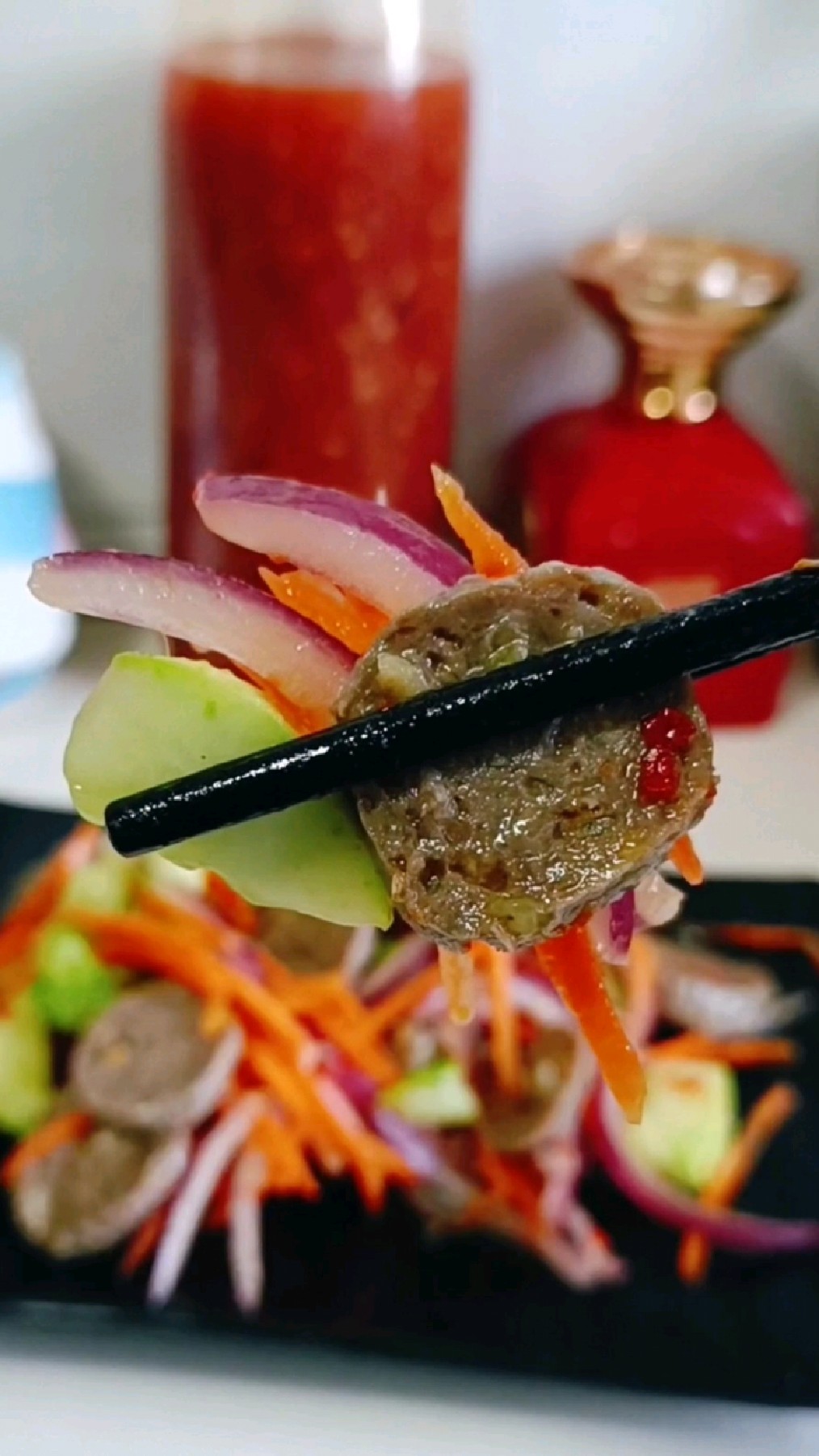 这款小拌菜太适合夏天啦!酸辣清香特开胃,做法还超简单