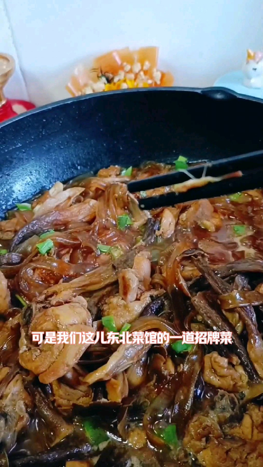 鹿茸菇炖鸡腿咋做好吃?东北菜馆大厨都这样做,鲜香入味味道绝啦