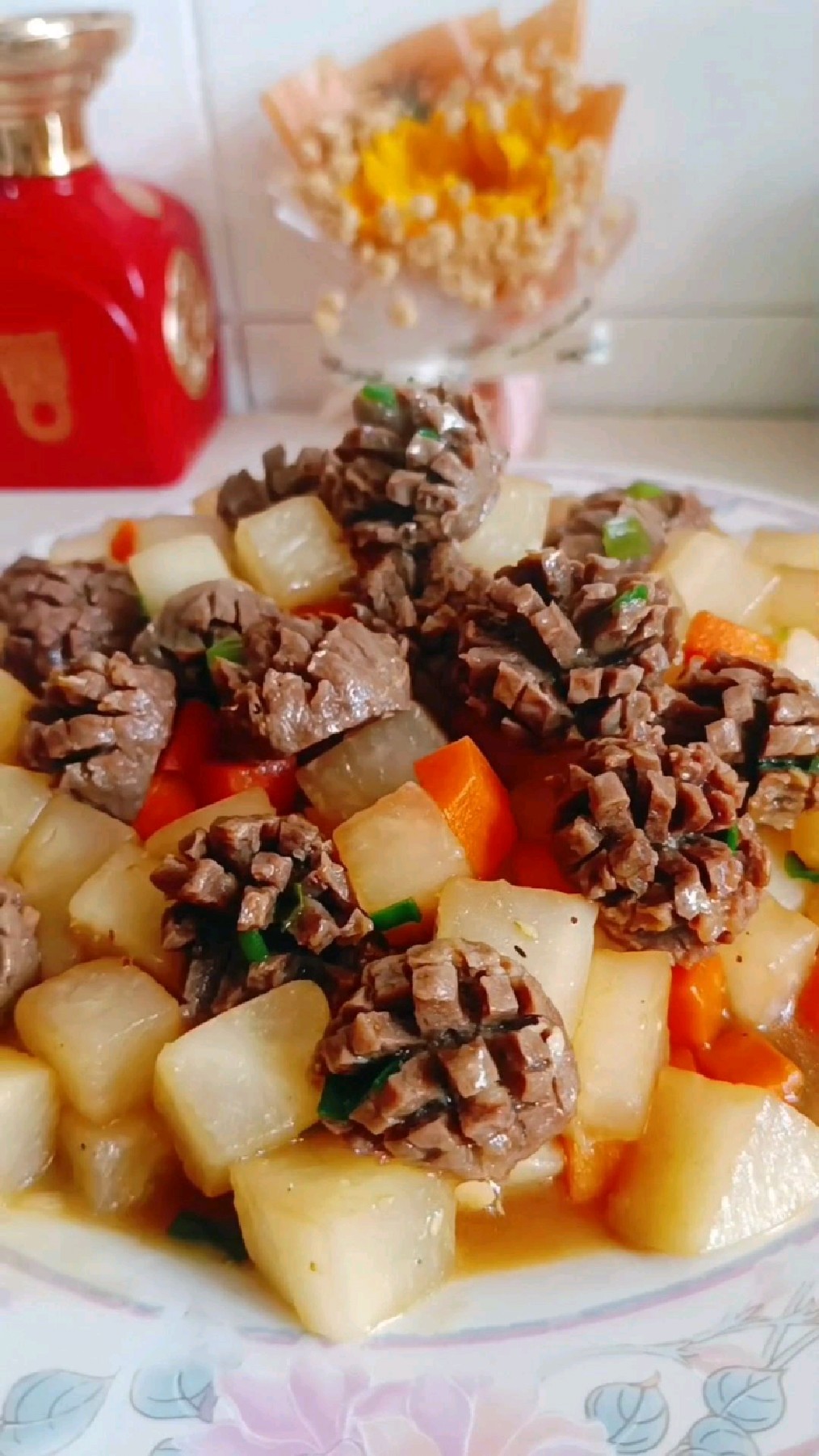 萝卜的这种做法绝啦!搭配上牛肉丸鲜香入味,好吃到爆