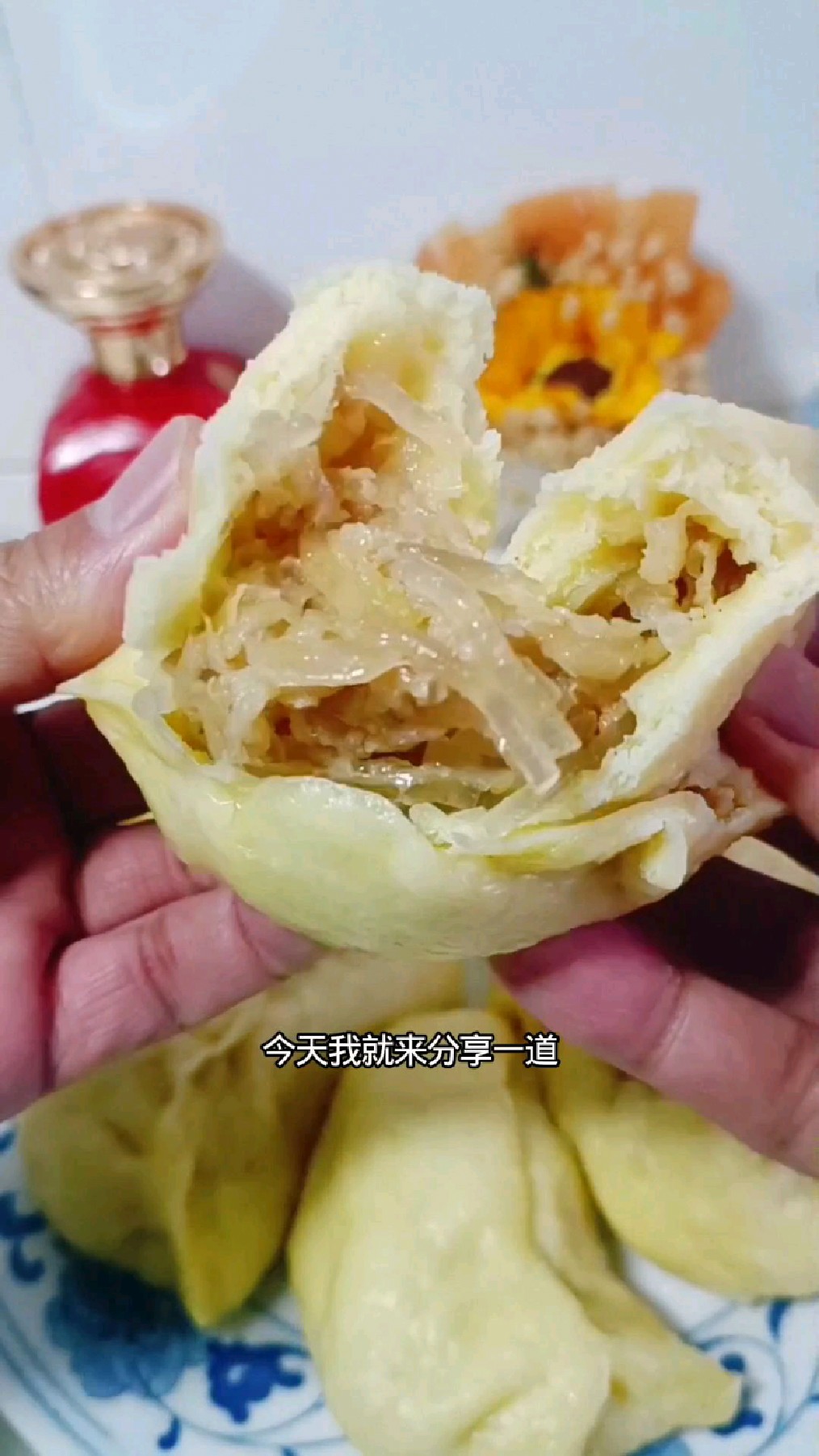 东北的酸菜馅大饺子咋做更好吃？你在家这样做，那味道绝啦！