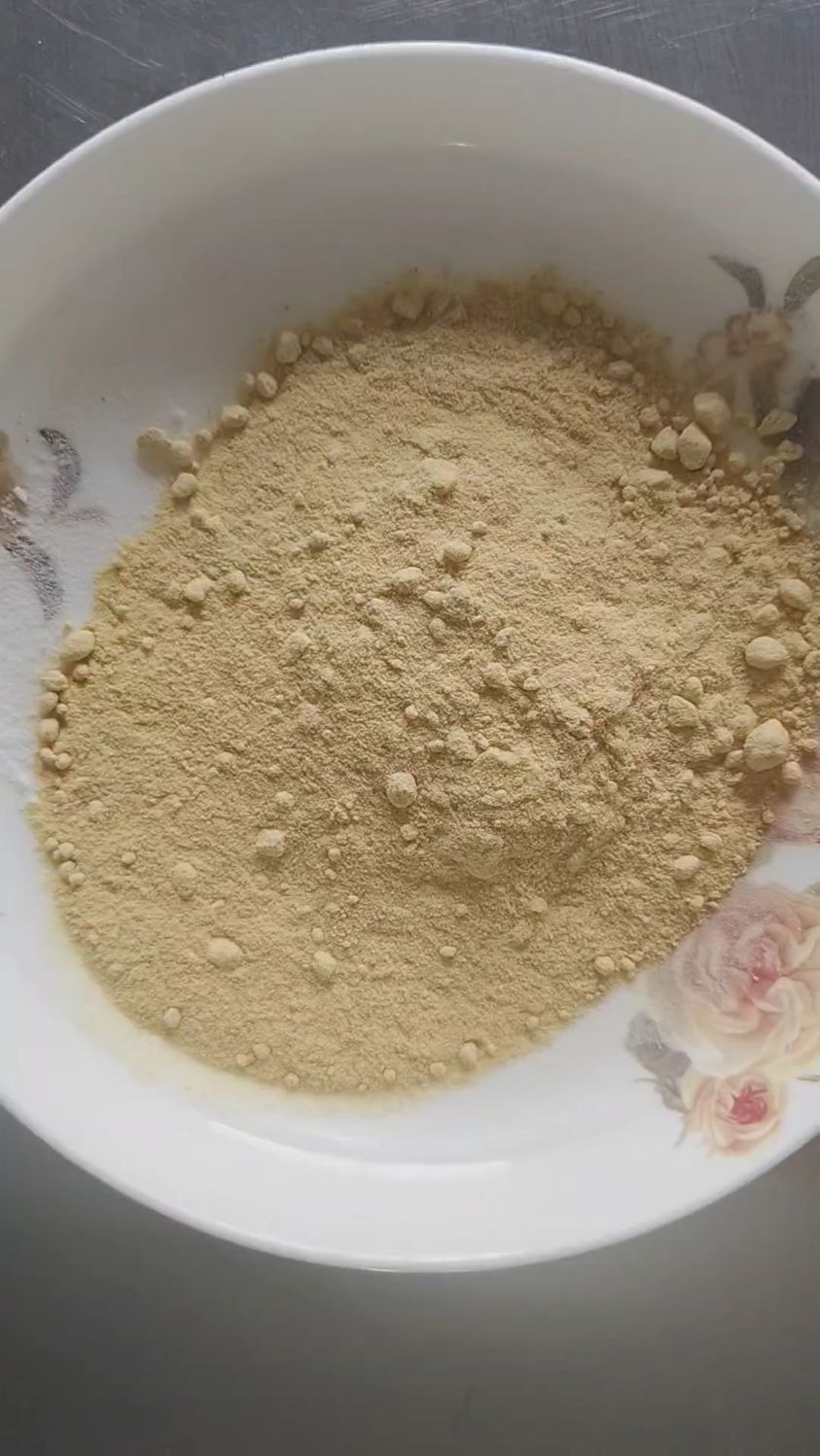 特别著名的一家麻鸭面连锁店的粉料,分析制作完成