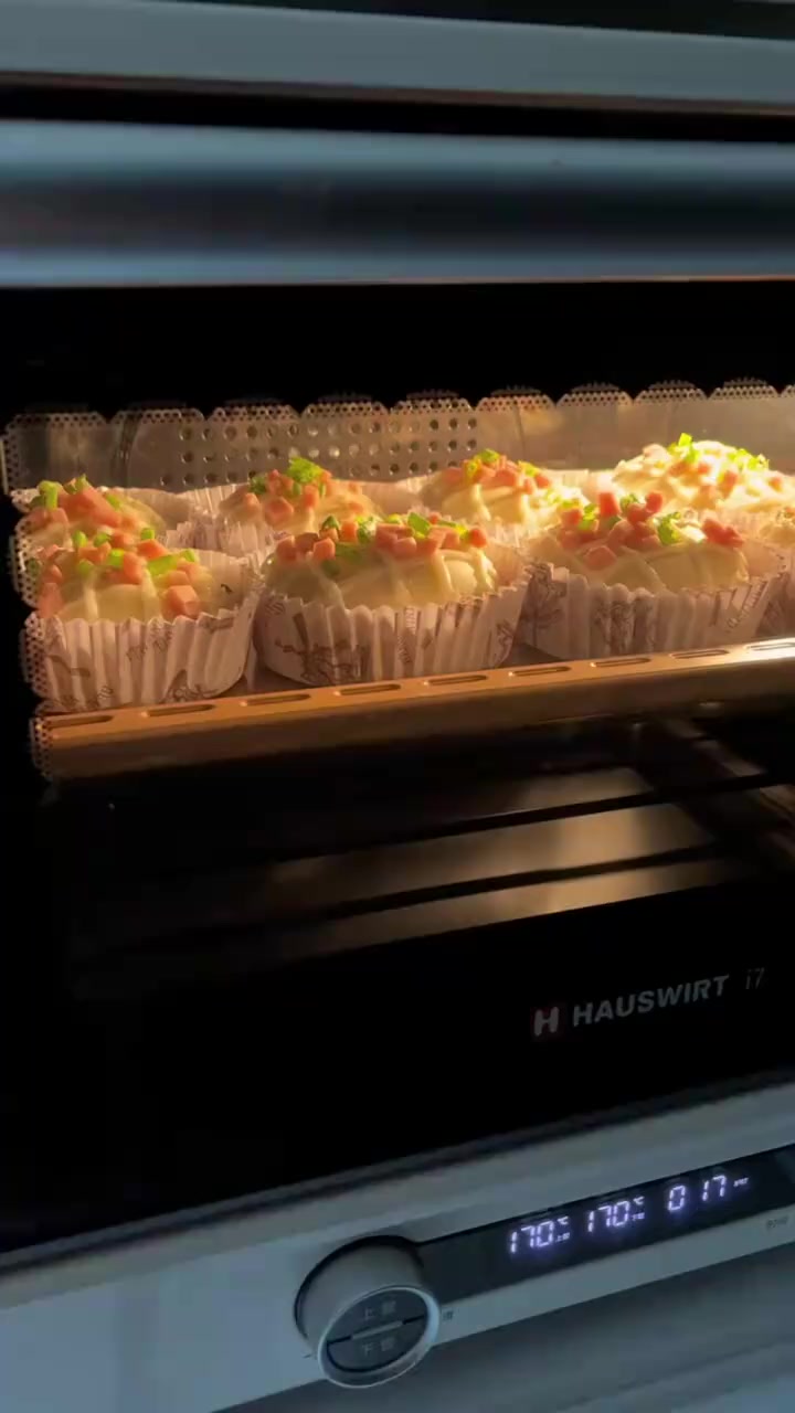 芝士火腿肉松面包，出炉瞬间被吃光