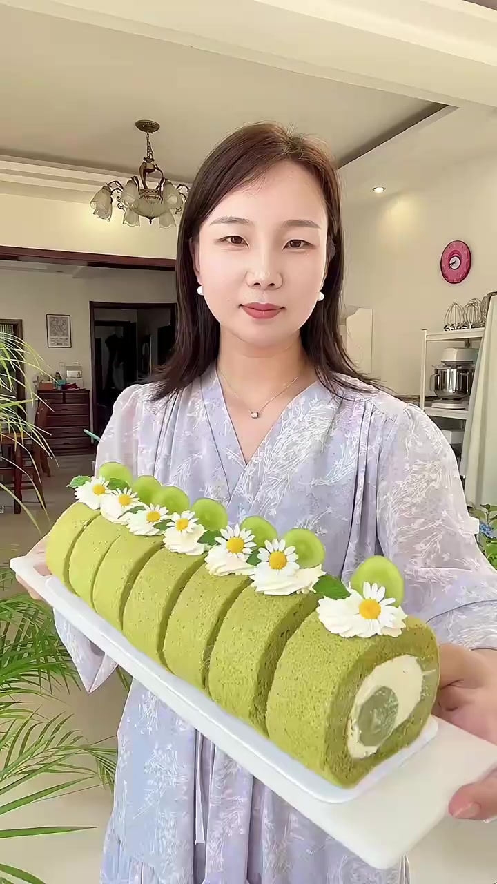 所有清新元素聚集的青提抹茶茉莉蛋糕卷