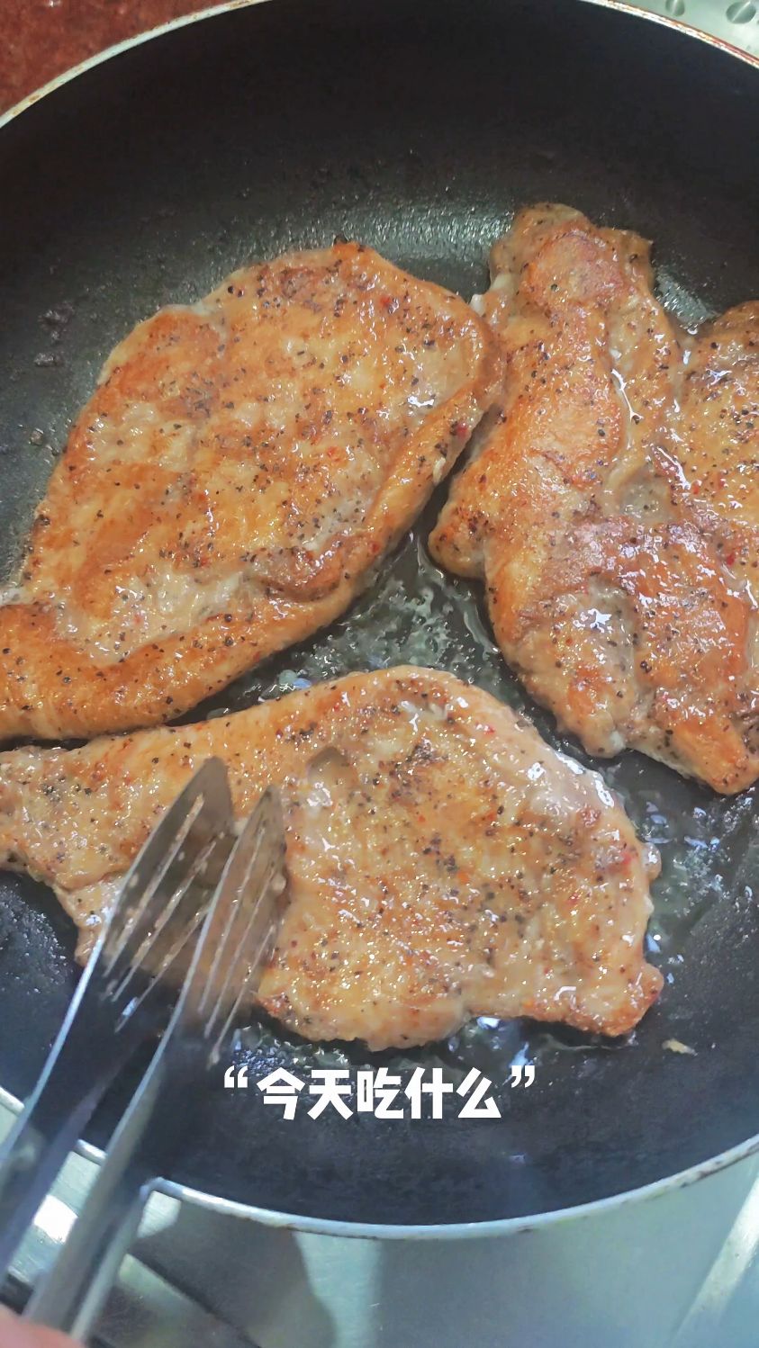 今天做一个黑椒鸡扒饭