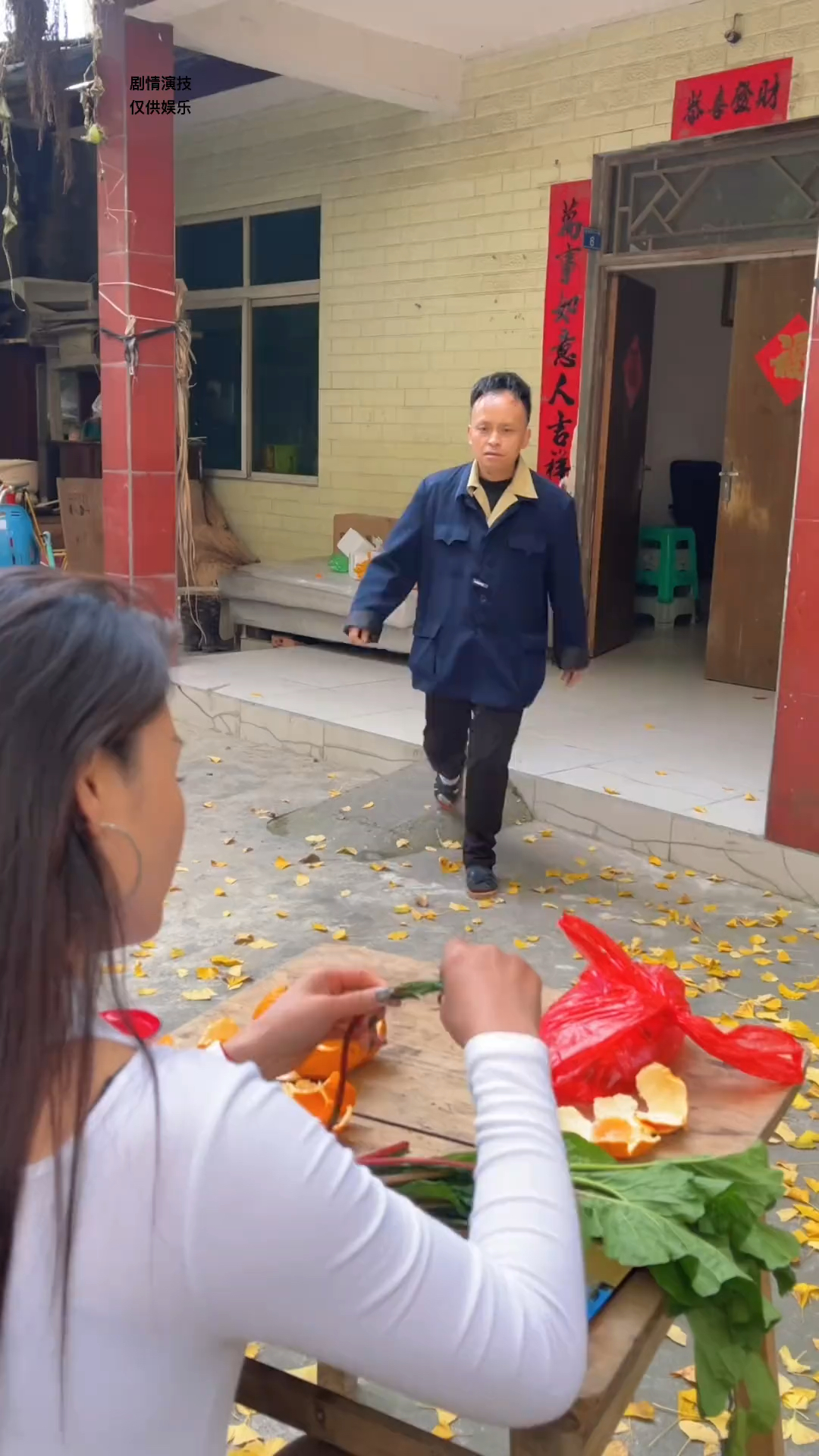 大公鸡吃了雷公虫,不得了了#农村搞笑段子